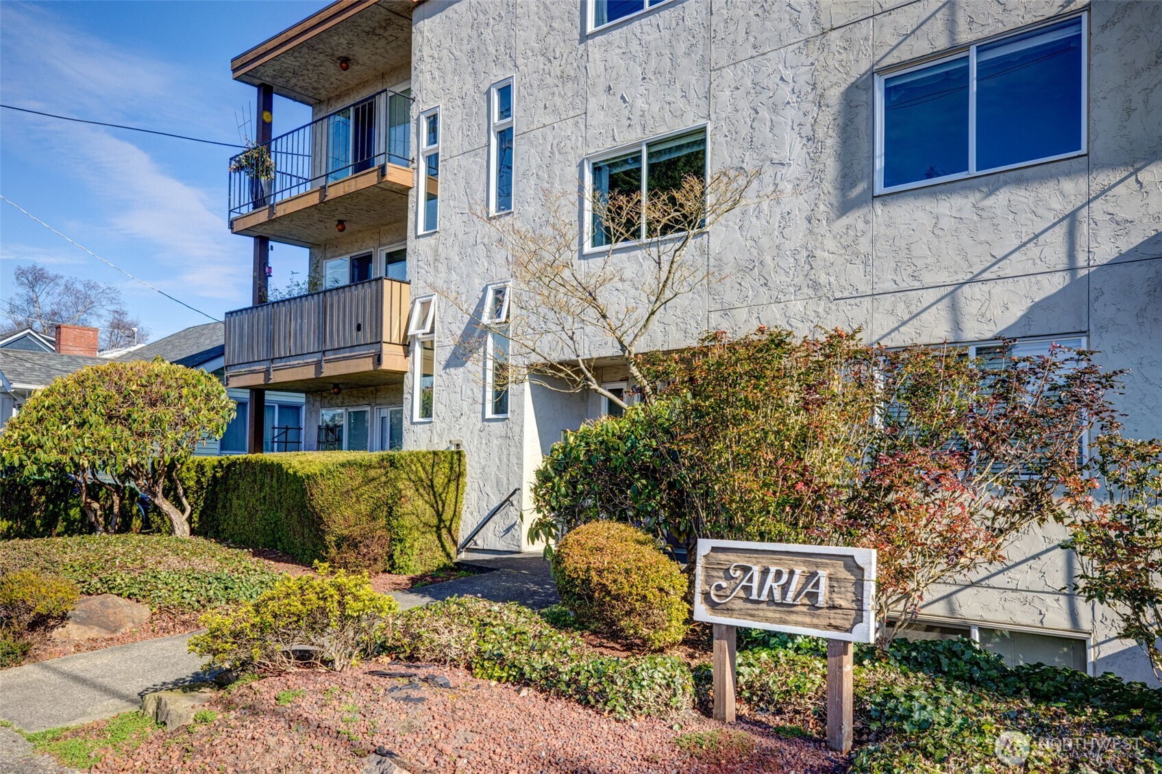 You're just a few blocks to Cafe Fiore, Sunnyhill, and the Golden Garden stairs that lead to the park. Also plenty of street parking for visiting guest!