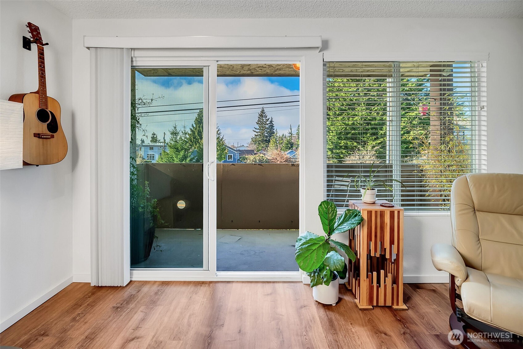 This view shows the entry way, the dining area leading into the kitchen. Plenty of space!