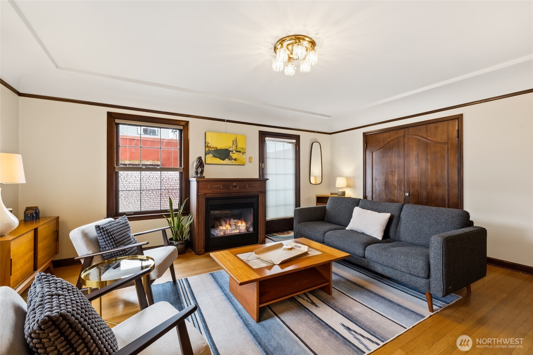 Only two units have gas fireplaces. The additional dues are approx. $35.00.  This one gas fireplace easily heats the whole unit.