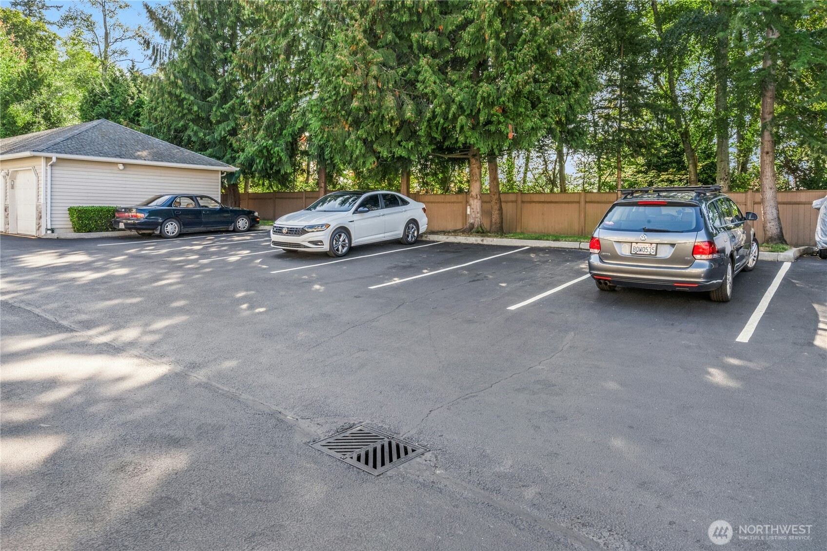 Guest parking lots infront of the property