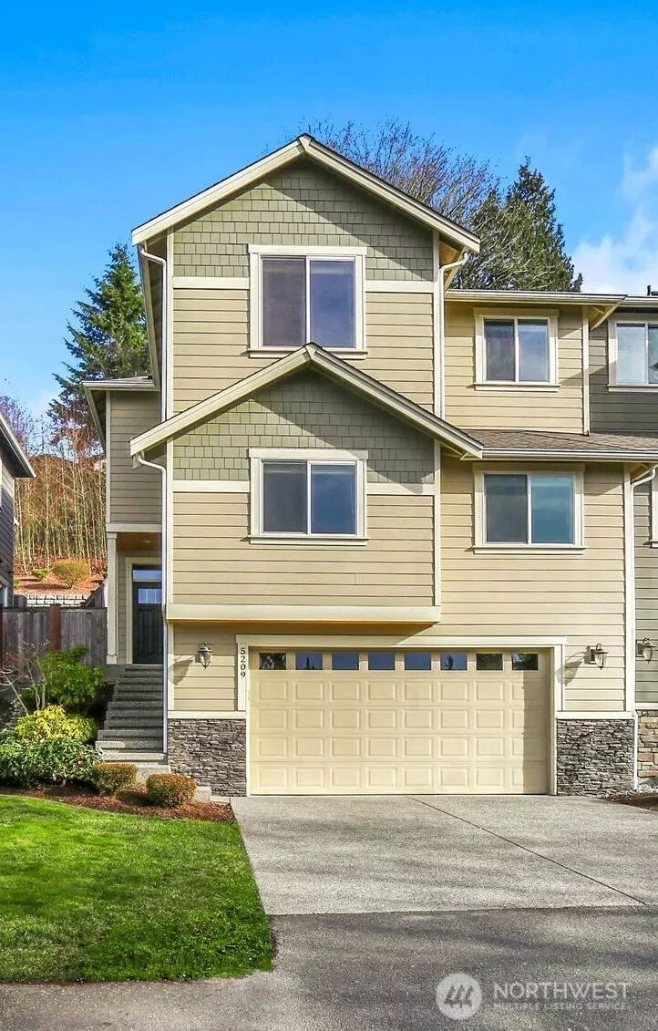 Ideally situated just a short drive from Downtown Everett, this well-appointed 3-bedroom, 2.5-bathroom home delivers the comfort, convenience, and lifestyle today’s buyers are looking for.
