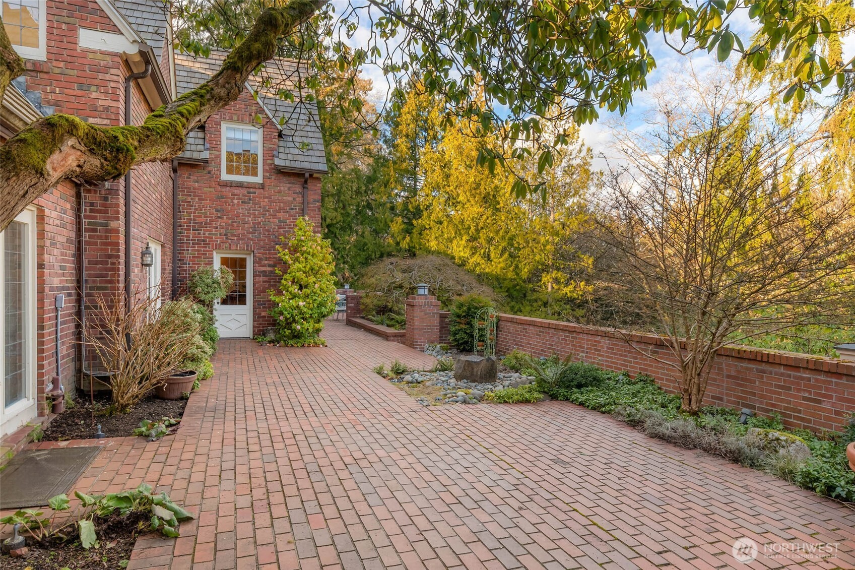 Expansive entertaining terraces