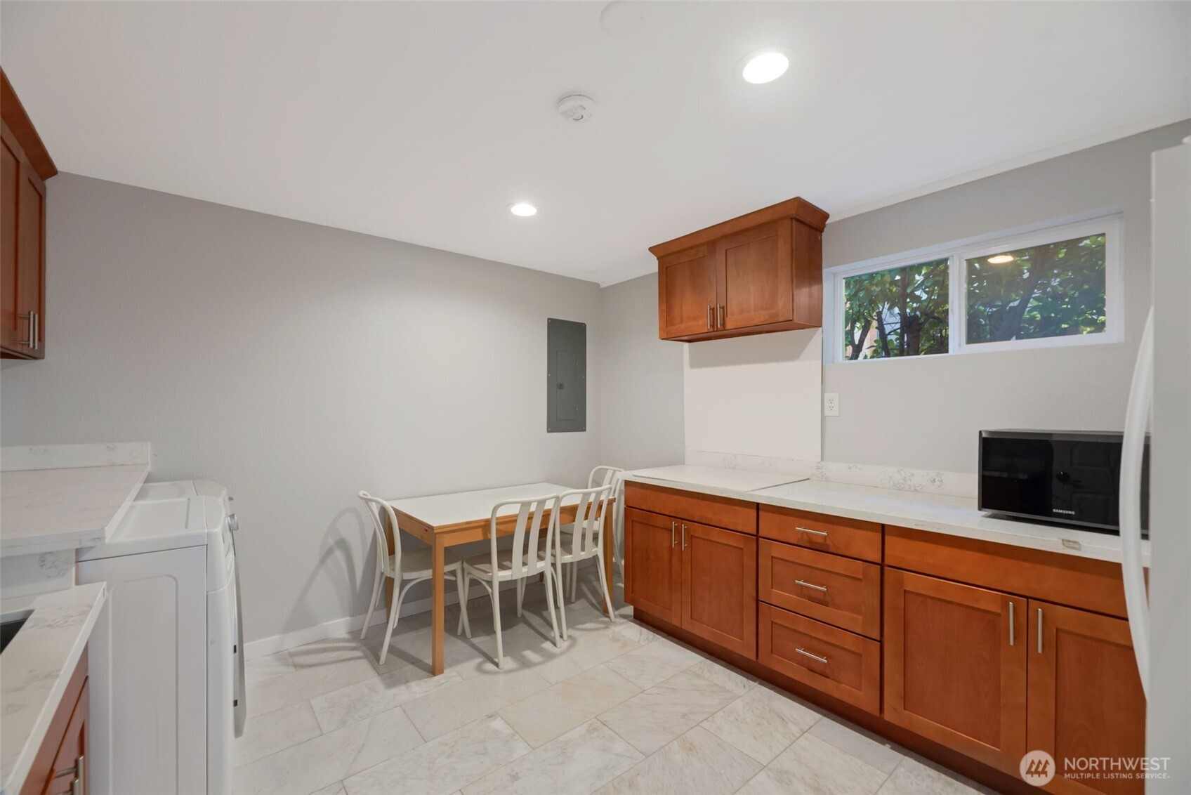 Cooking/eating corner