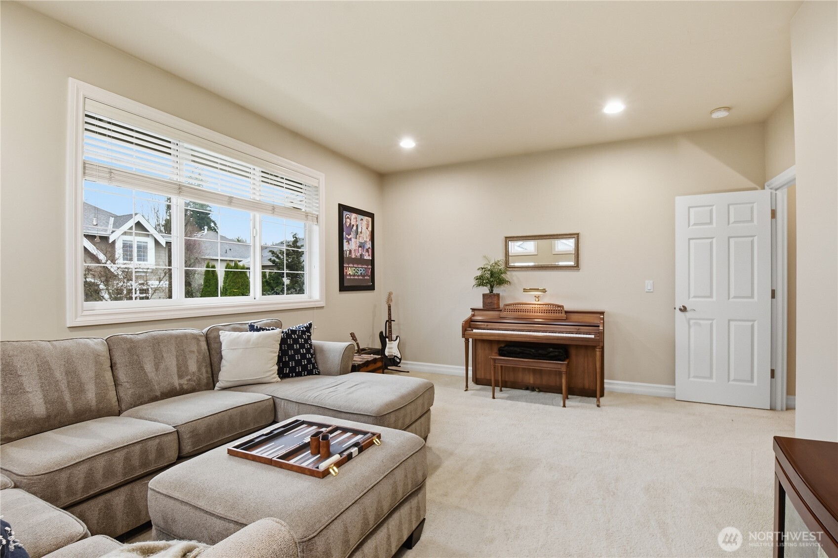 Bonus / Theater Room