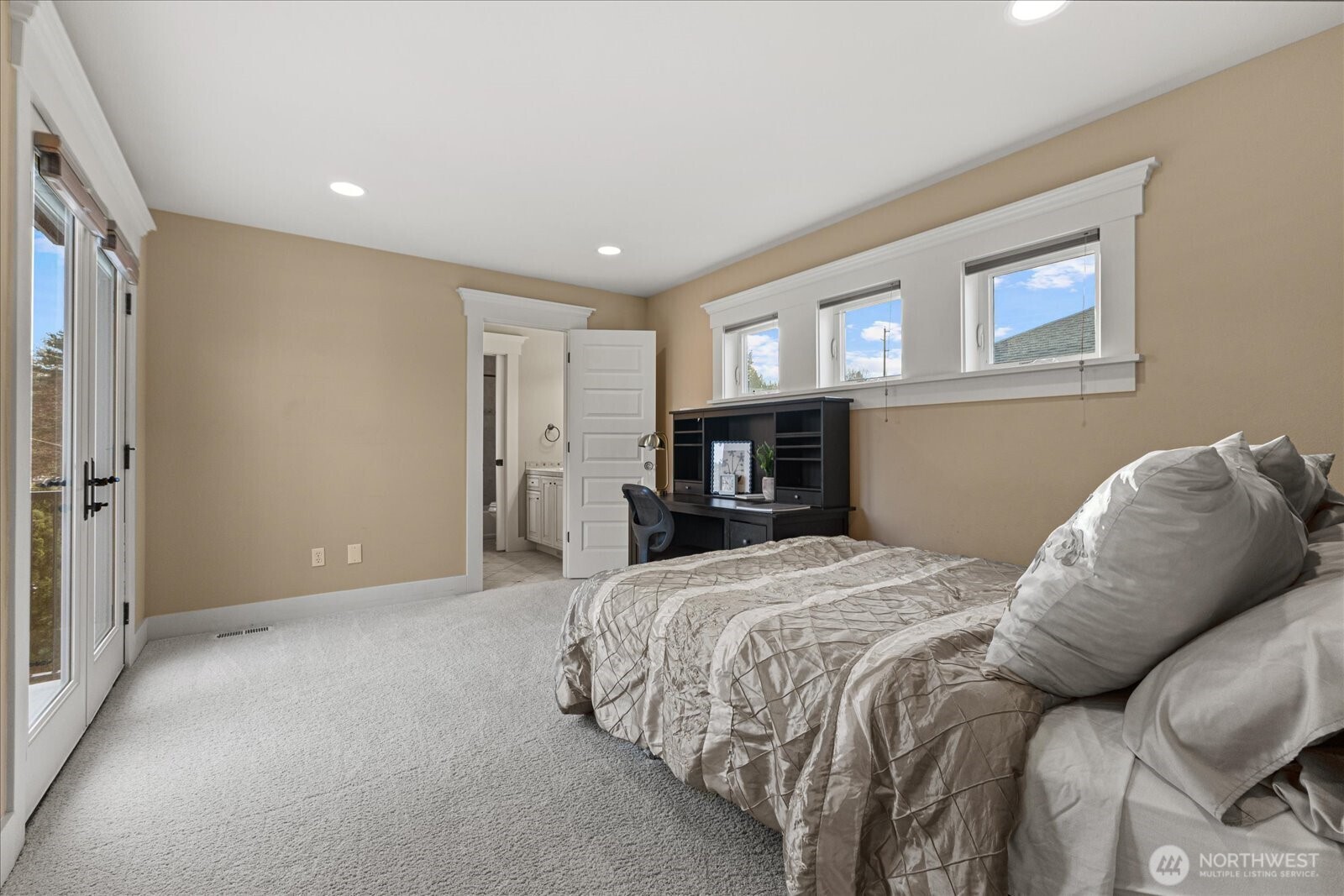 Upstairs 2nd bedroom suite