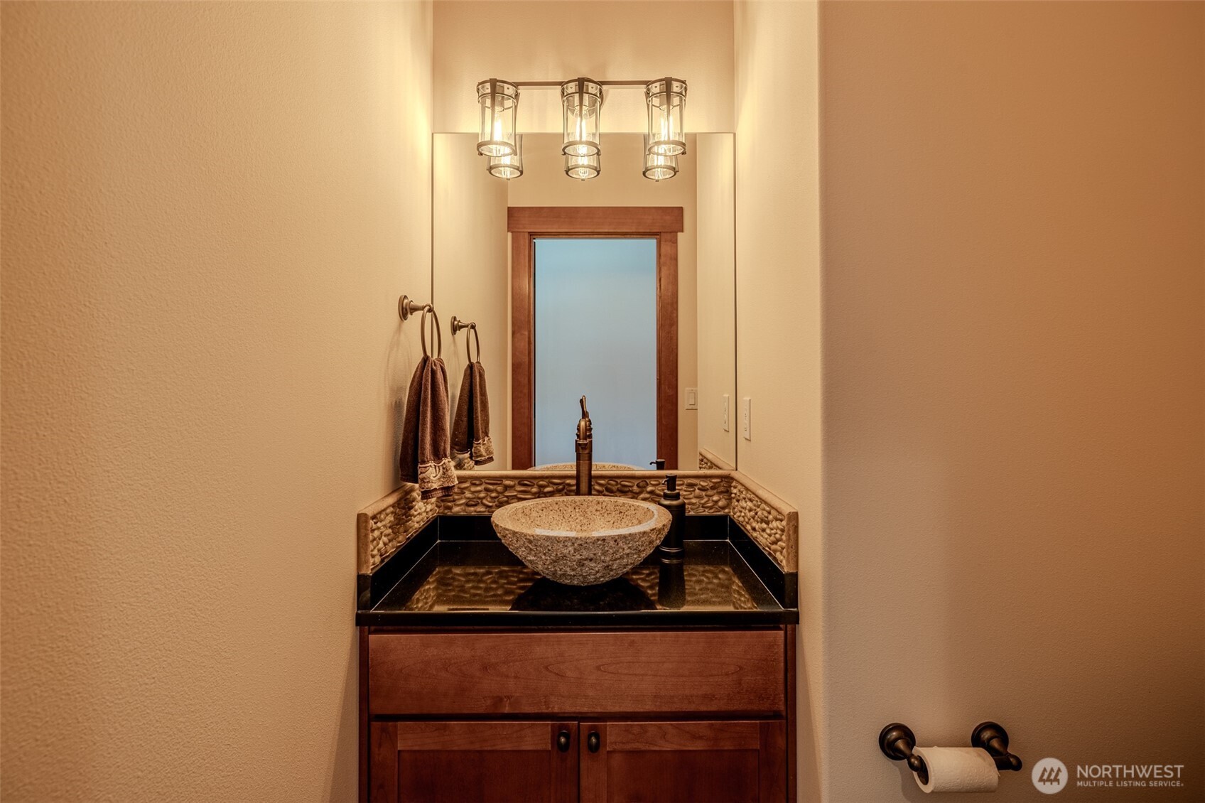 Large and spacious primary bedroom