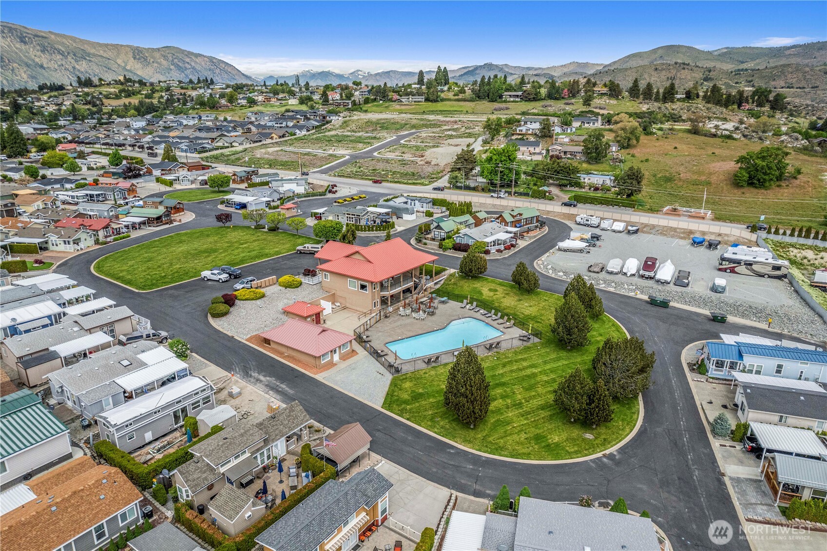 Vista del Lago has it all! Clubhouse, community laundry, swimming pool and boat/RV parking.