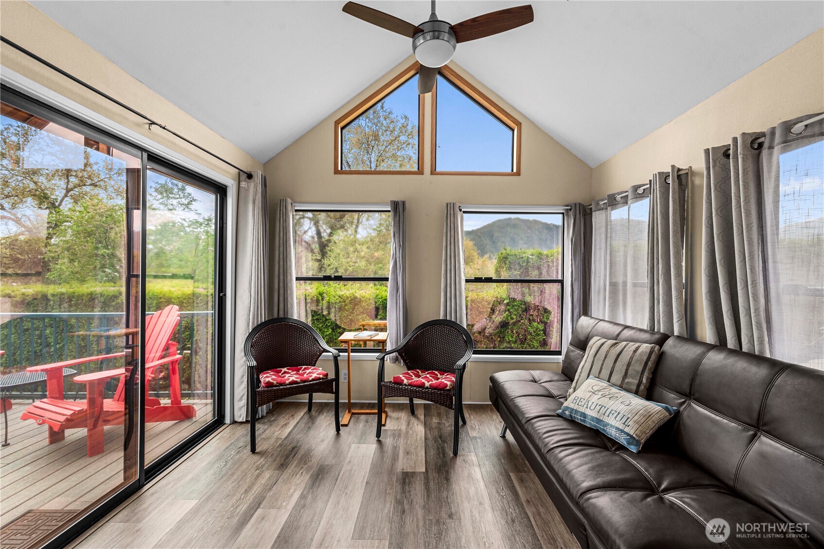 Such a terrific flow from indoors to outdoors.