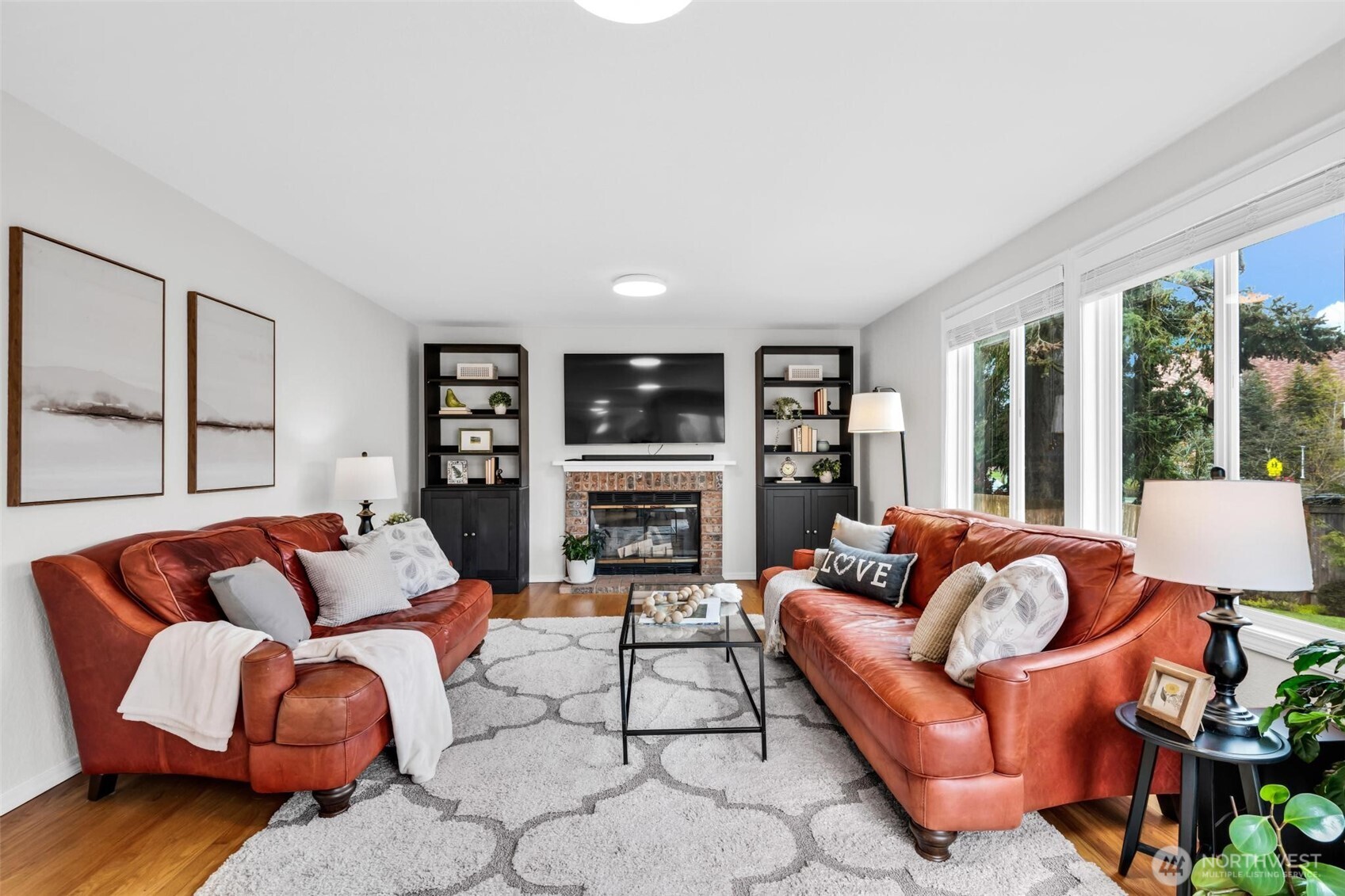 East facing saturated with daylight