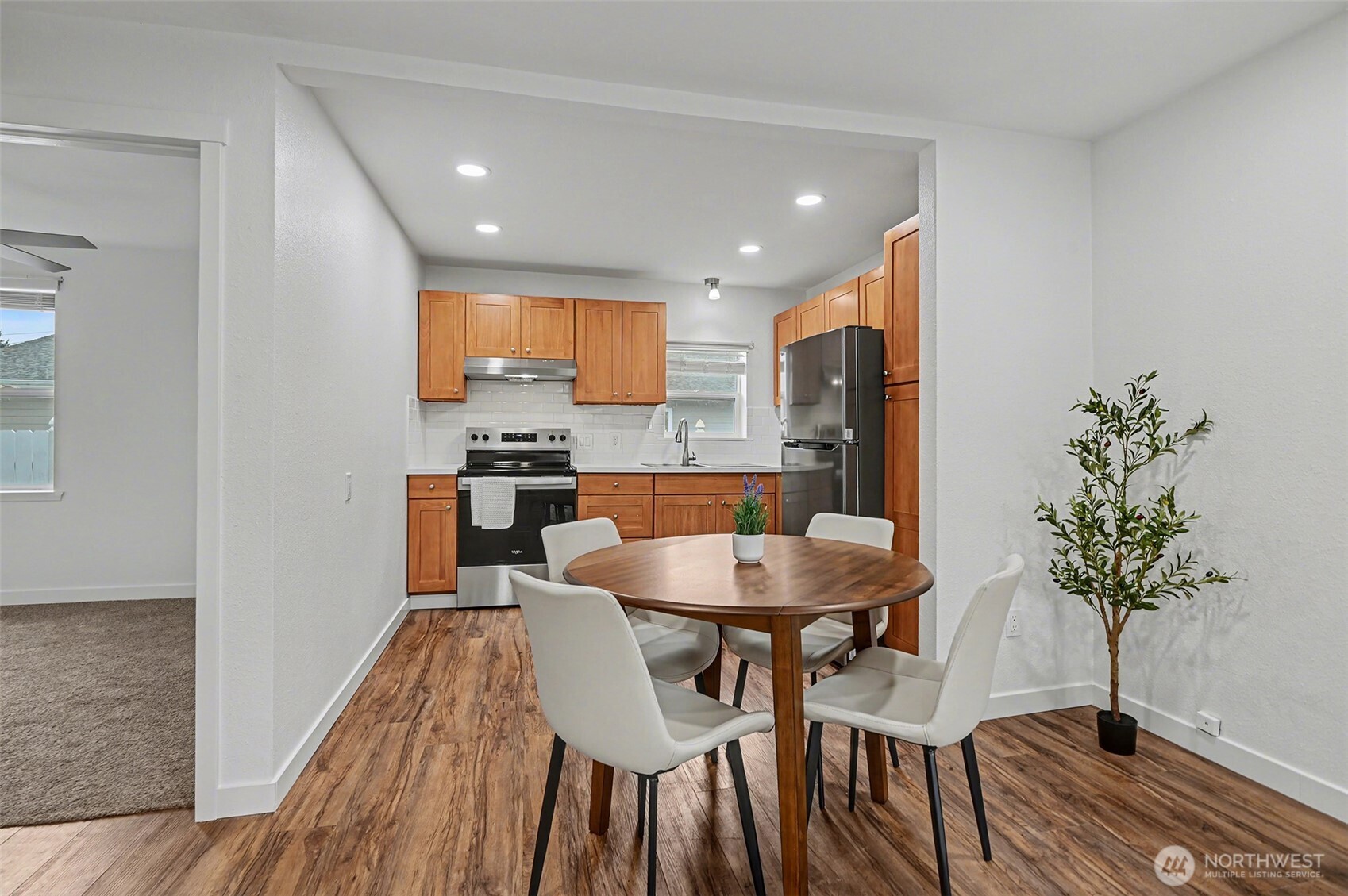Kitchen - Brand new Quartz countertops and stainless steel appliances