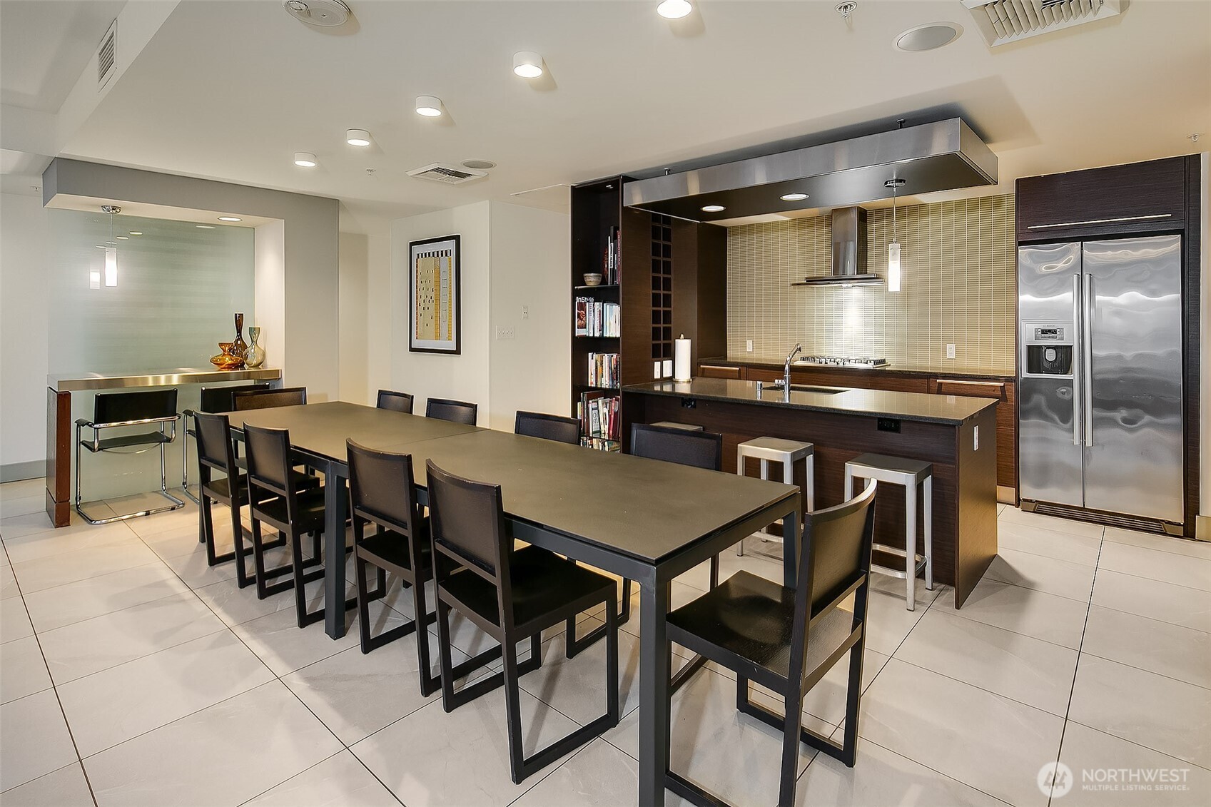 Fully equipped kitchen and large dining table to expand your world, if needed.