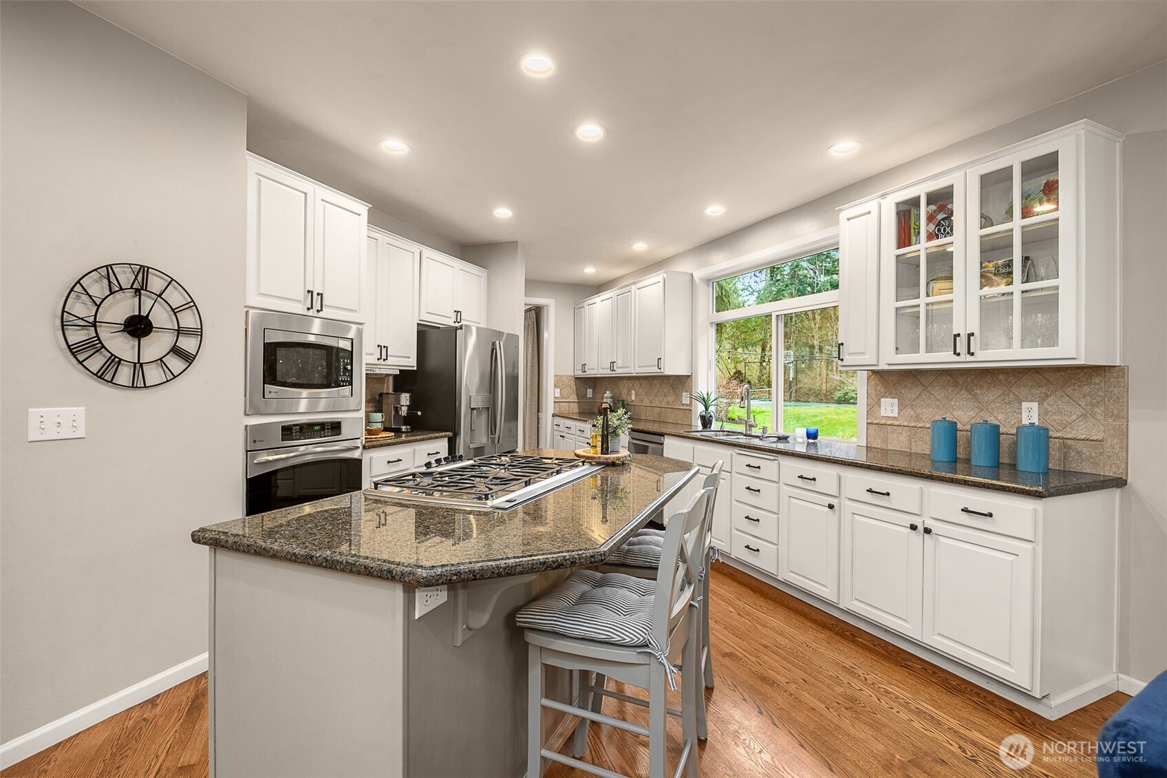 Entertainer’s wet bar with ample counter & cabinet space