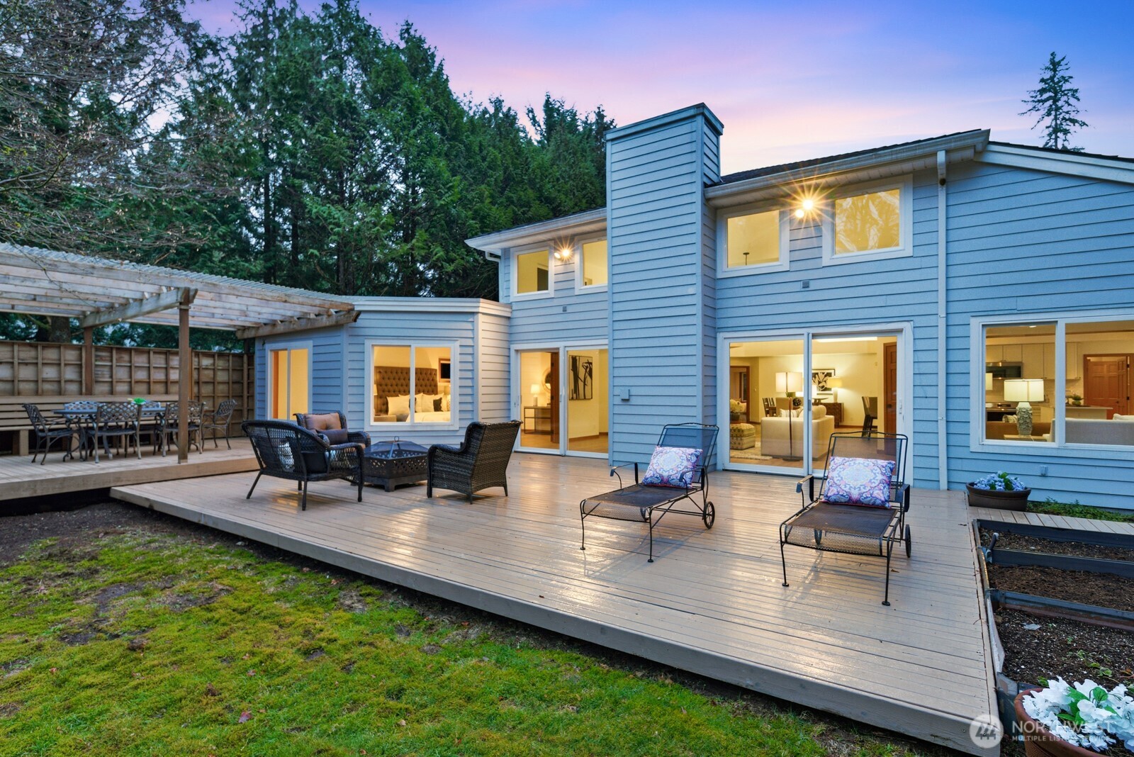 Entertainment and relaxation made easy on the expansive back deck!