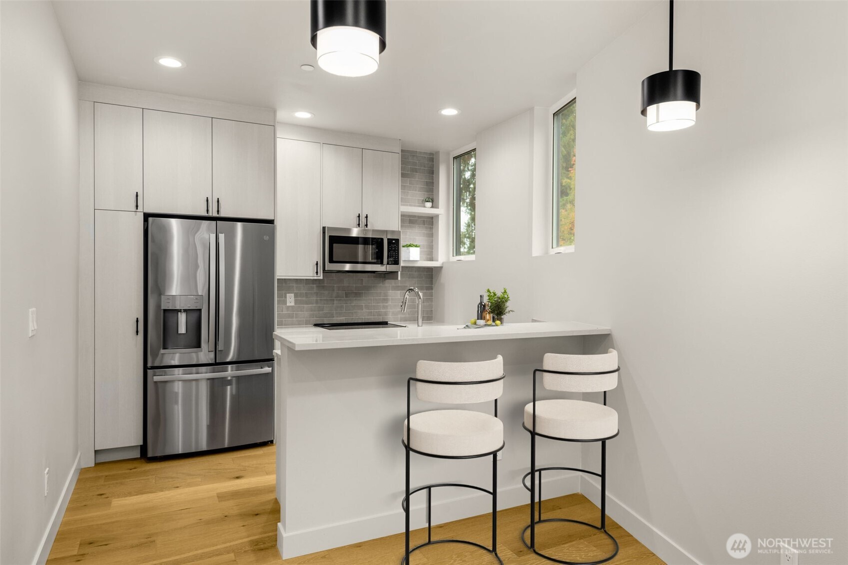 The seamless indoor-outdoor connection is emphasized by expansive glass, making the home feel at one with its environment