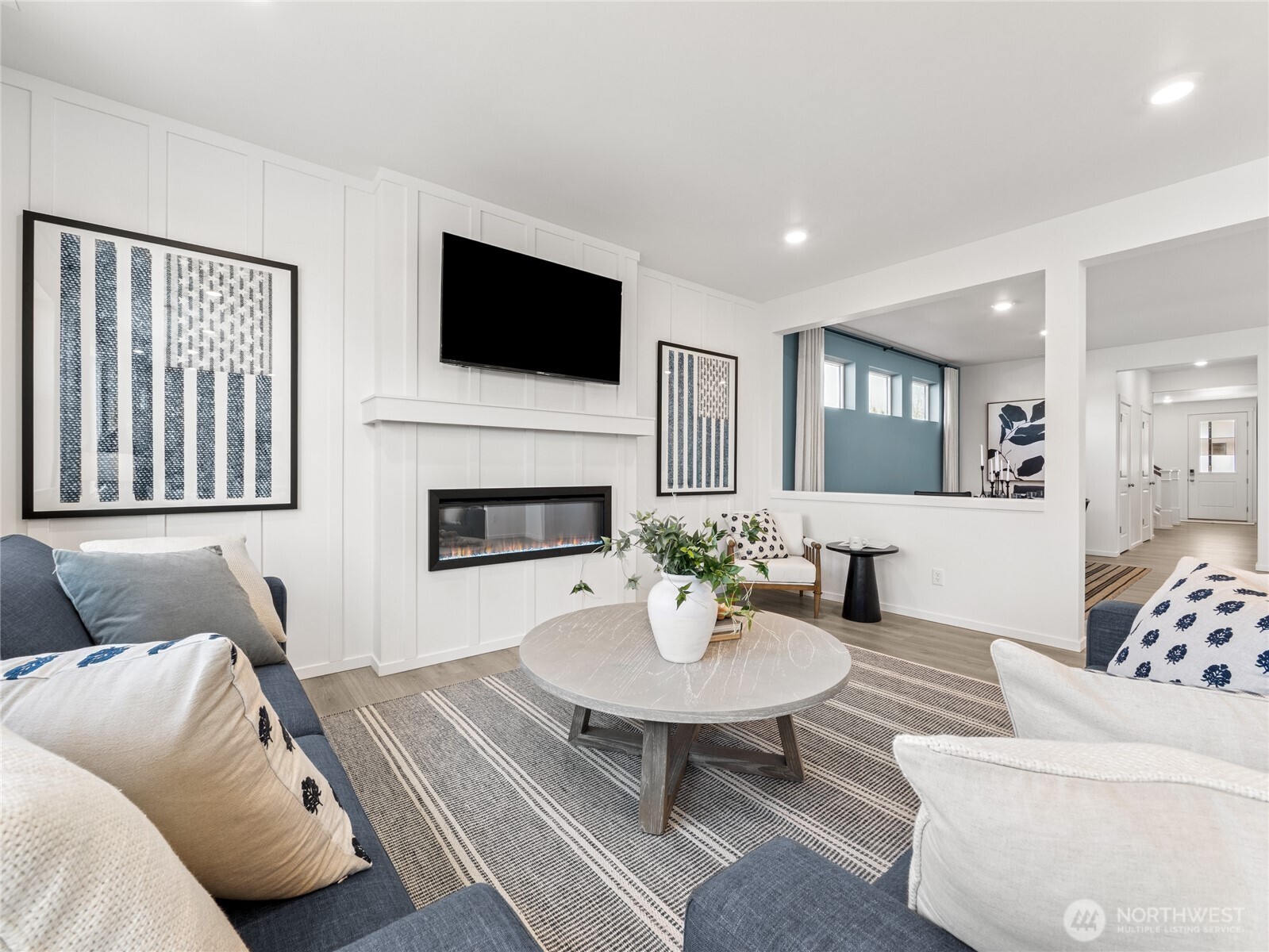 Diming room with privacy windows makes a great spot to enjoy large meals together.  Picture for representational purposes only, colors and features may vary.