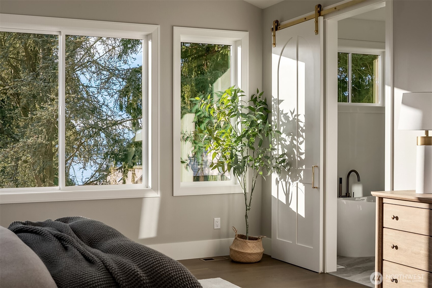 Primary Suite (Upper Floor)