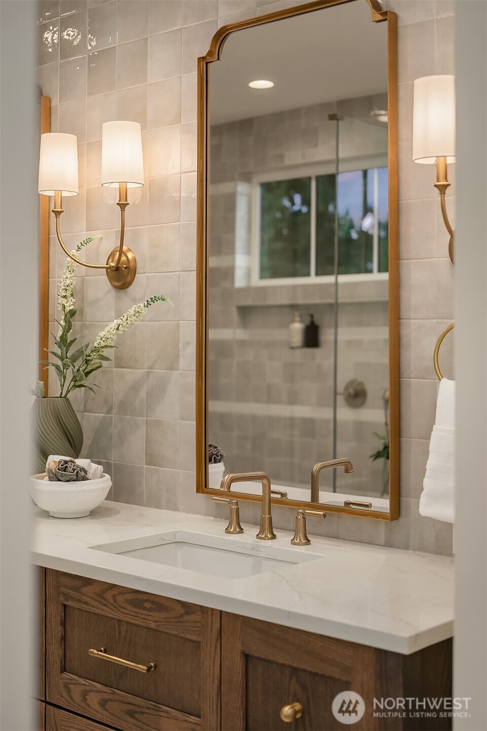 Primary Bathroom (Upper Floor)