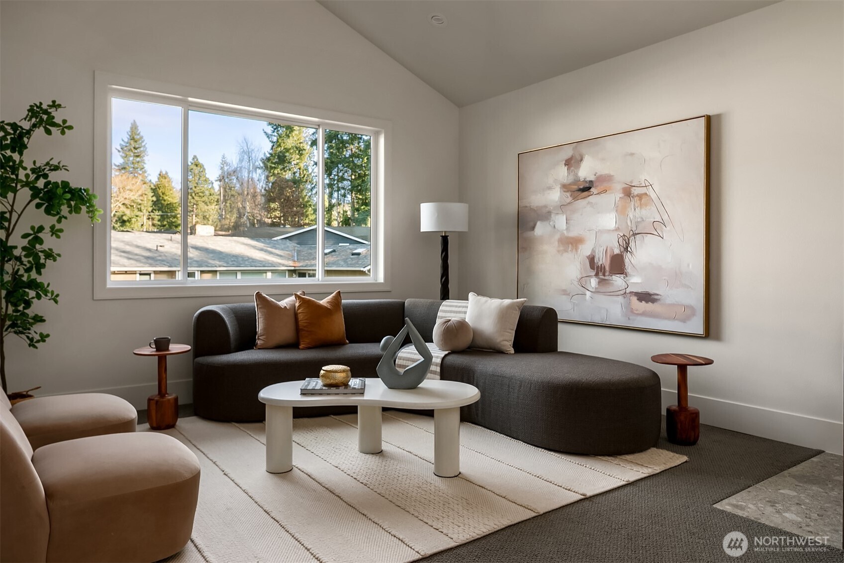 Bonus Room (Upper Floor)