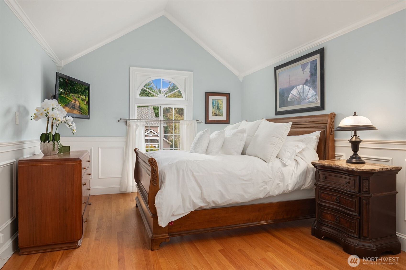 Coming to you from DT Bothell where real estate is on the move! Coveted "Brackett's Landing" sets back along the Sammamish river surrounded by walking trails, beauty, and serenity.  Come see this exquisite lifestyle.