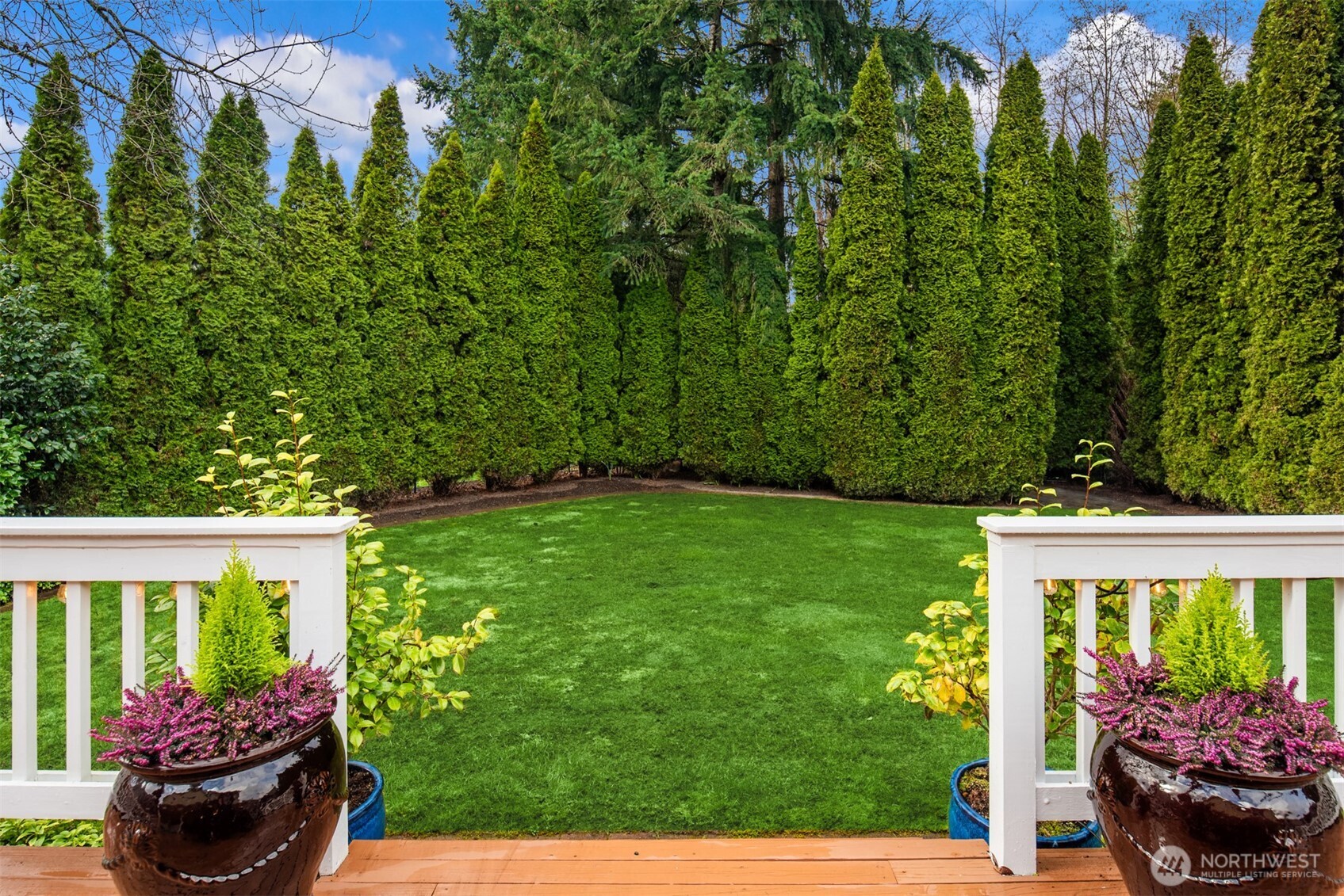 Offered for the first time! Bothell is Buzzing, especially in Brackett's Landing!