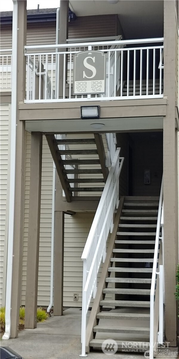 Nice cabinets and plenty of counter space in kitchen.