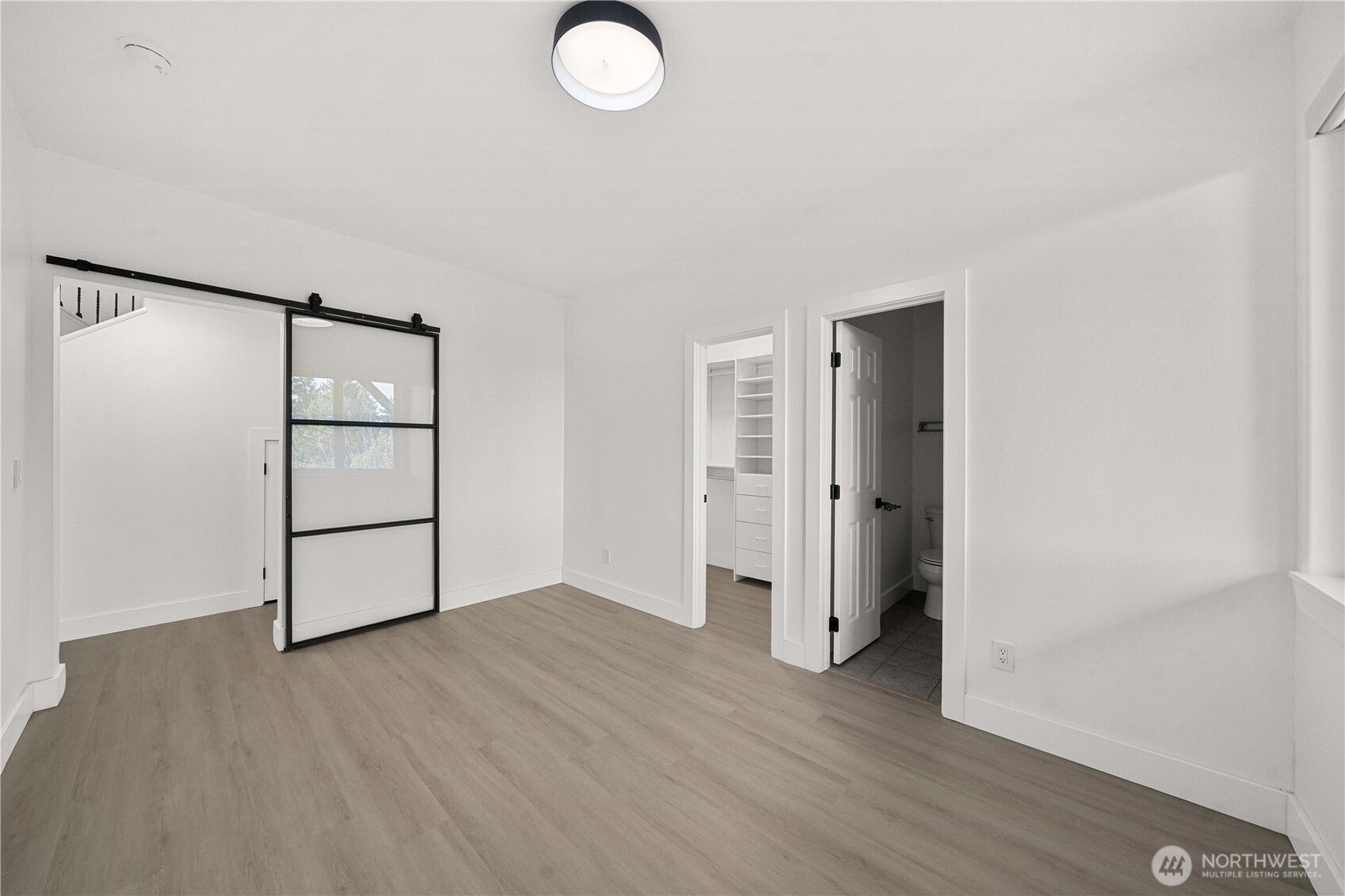 Additional bedroom suite