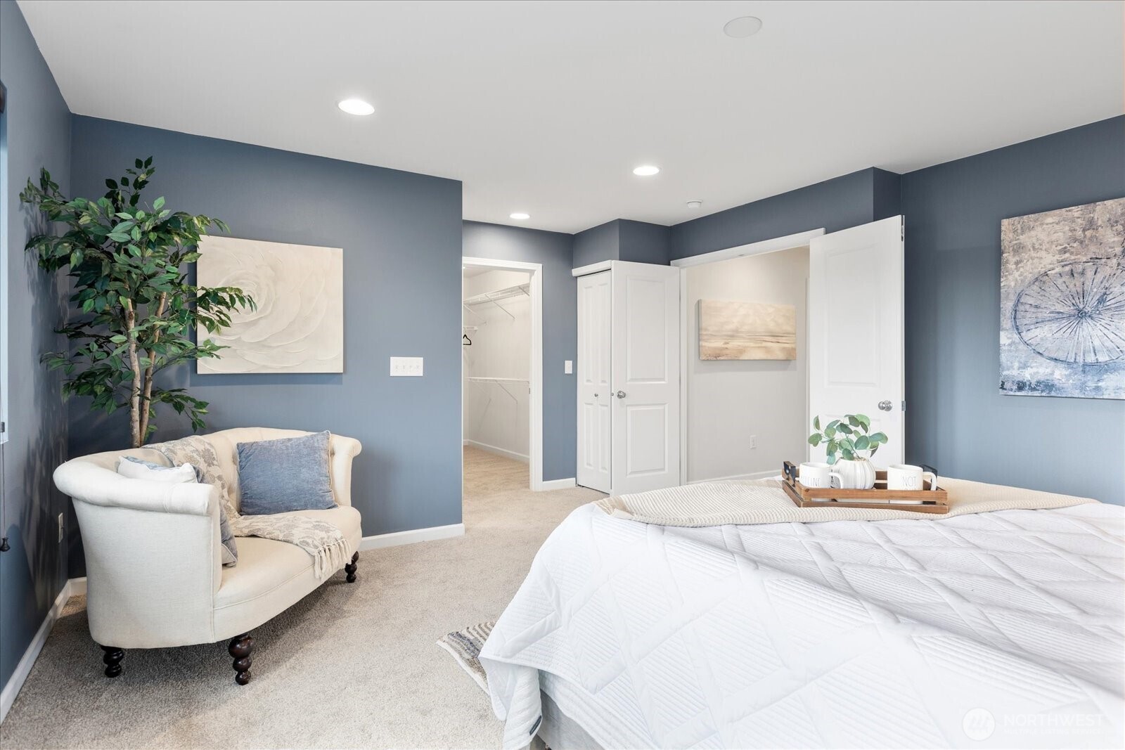 Expansive primary suite