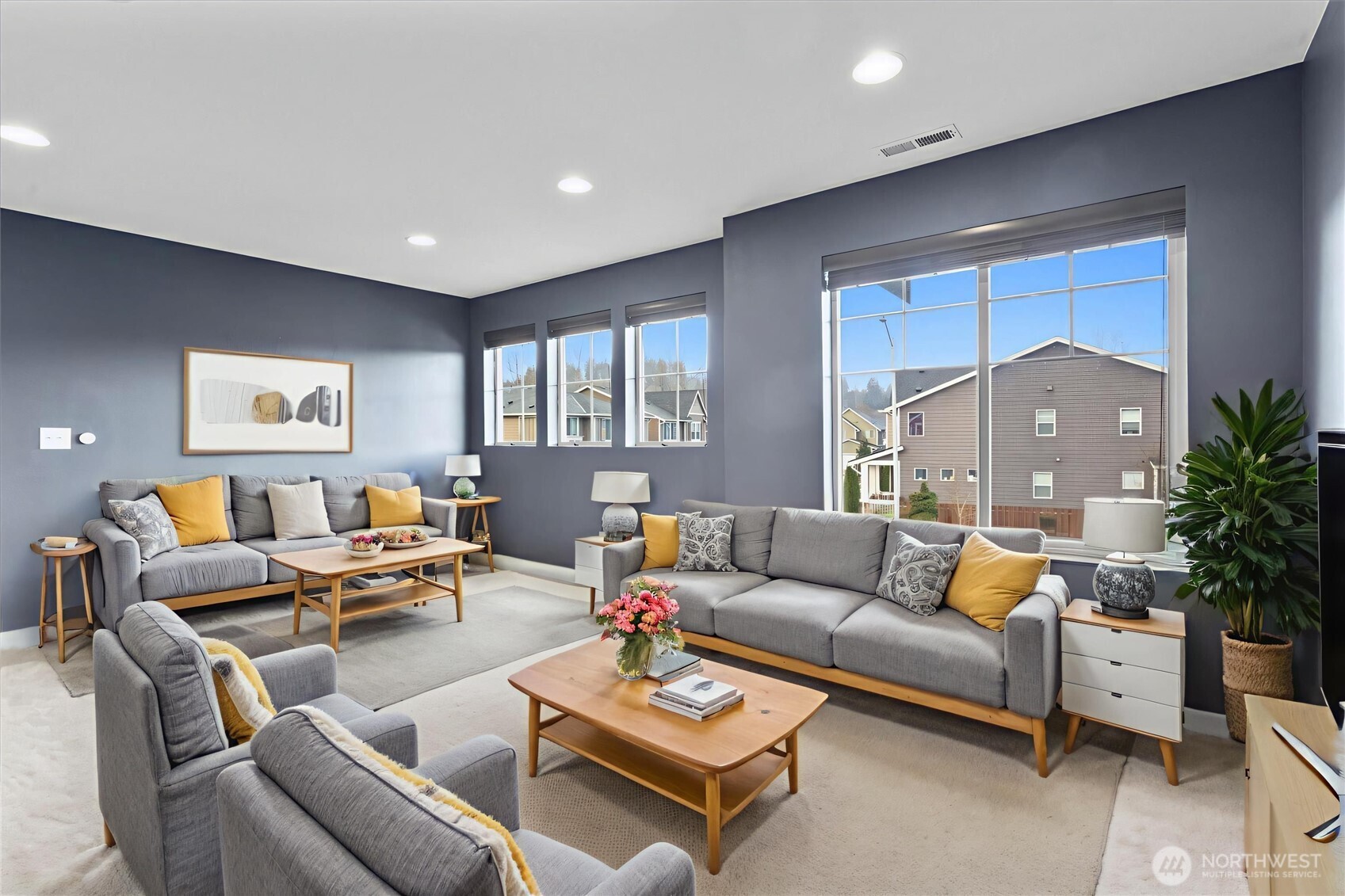 Bonus room with all new carpeting