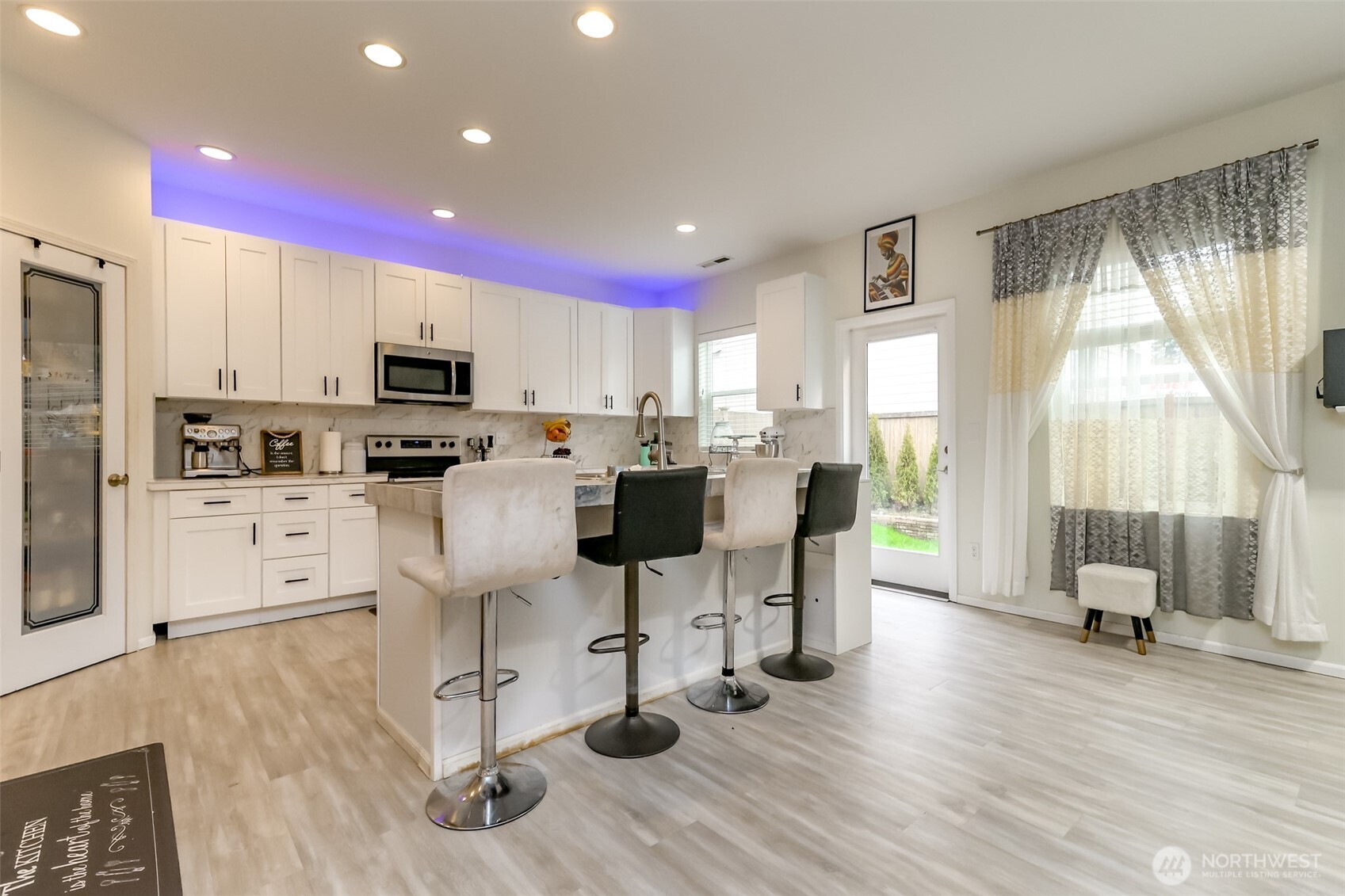 Kitchen with eating bar