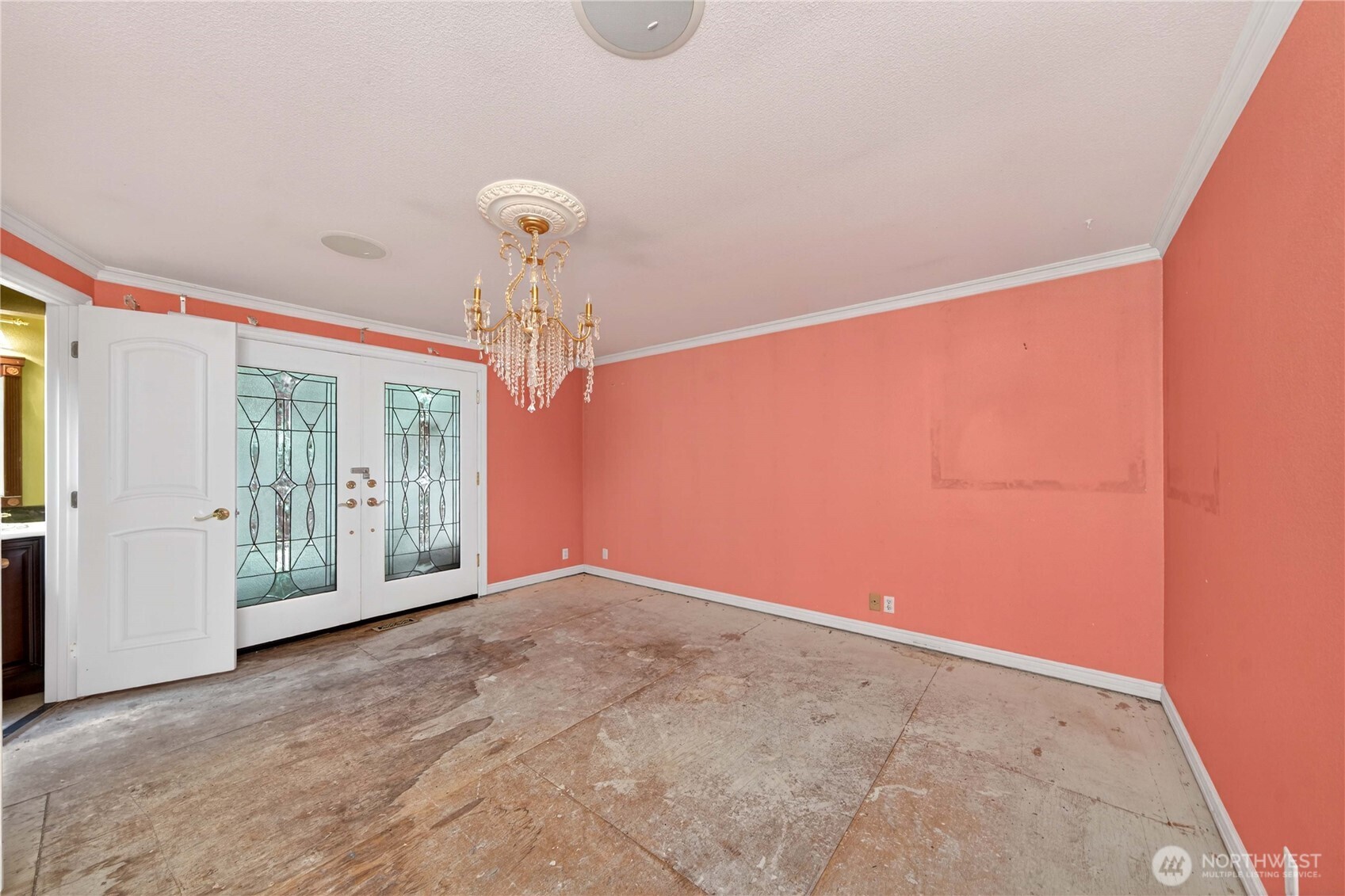 Primary ensuite with walk-in closet