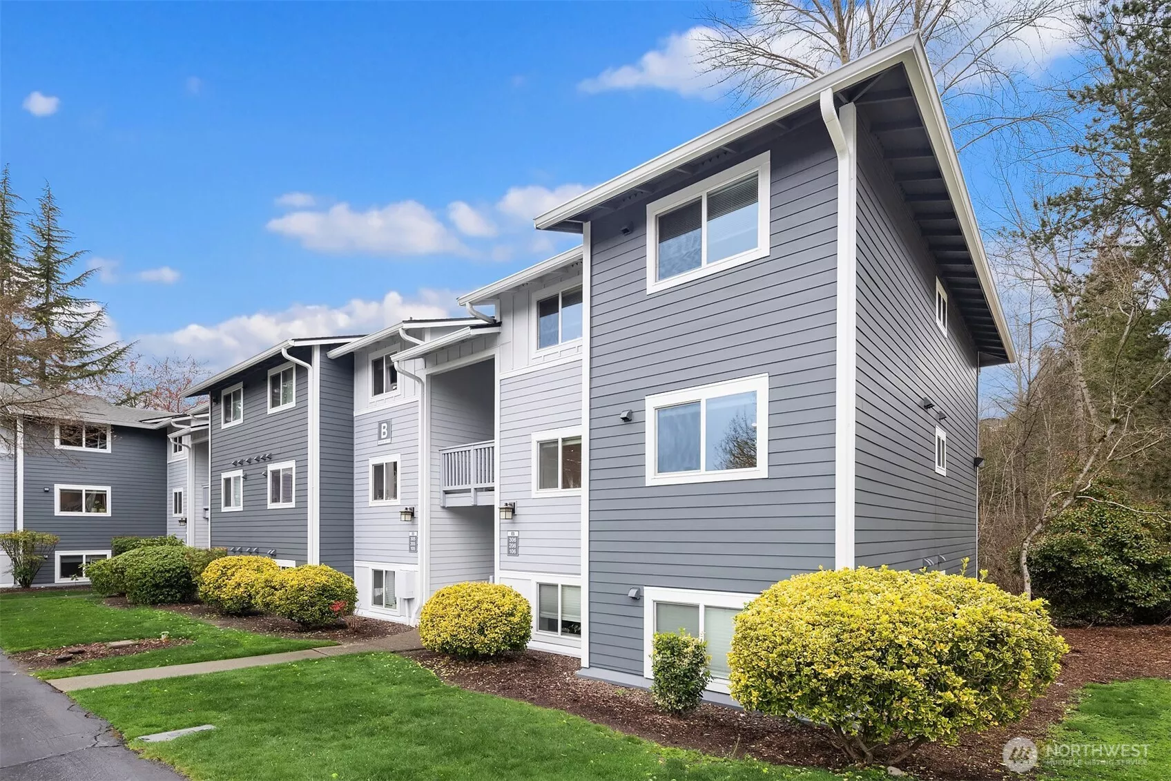 14006 NE 181 Place B206 is located as an end, middle unit in the B building overlooking preserved open space at coveted Timber Ridge.
