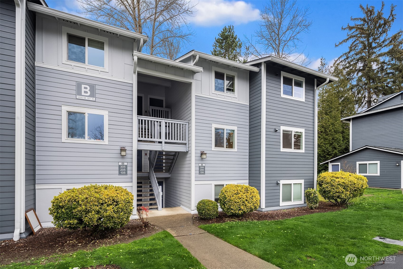 14006 NE 181 Place B206 is located as an end, middle unit in the B building at coveted Timber Ridge. Windows on all three sides!