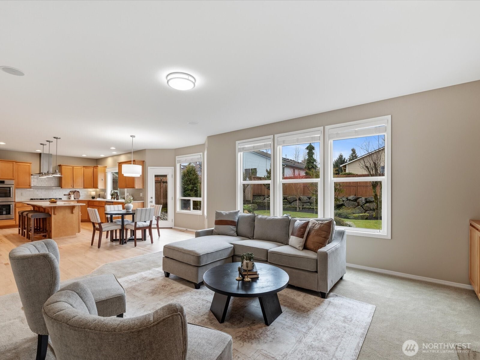 Casual dining off the kitchen, great for gatherings and hosting.