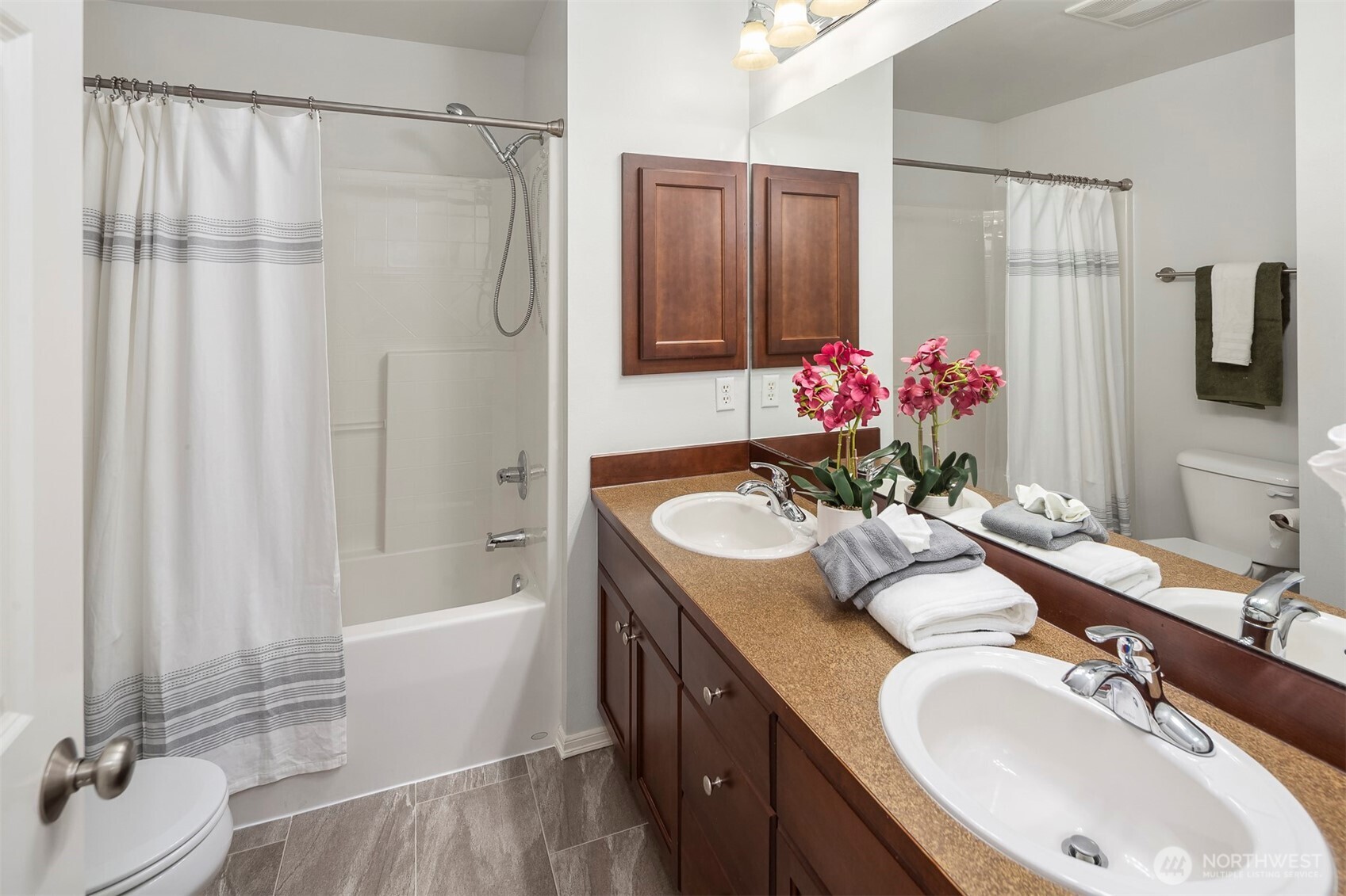 2 of 4 guest bedrooms