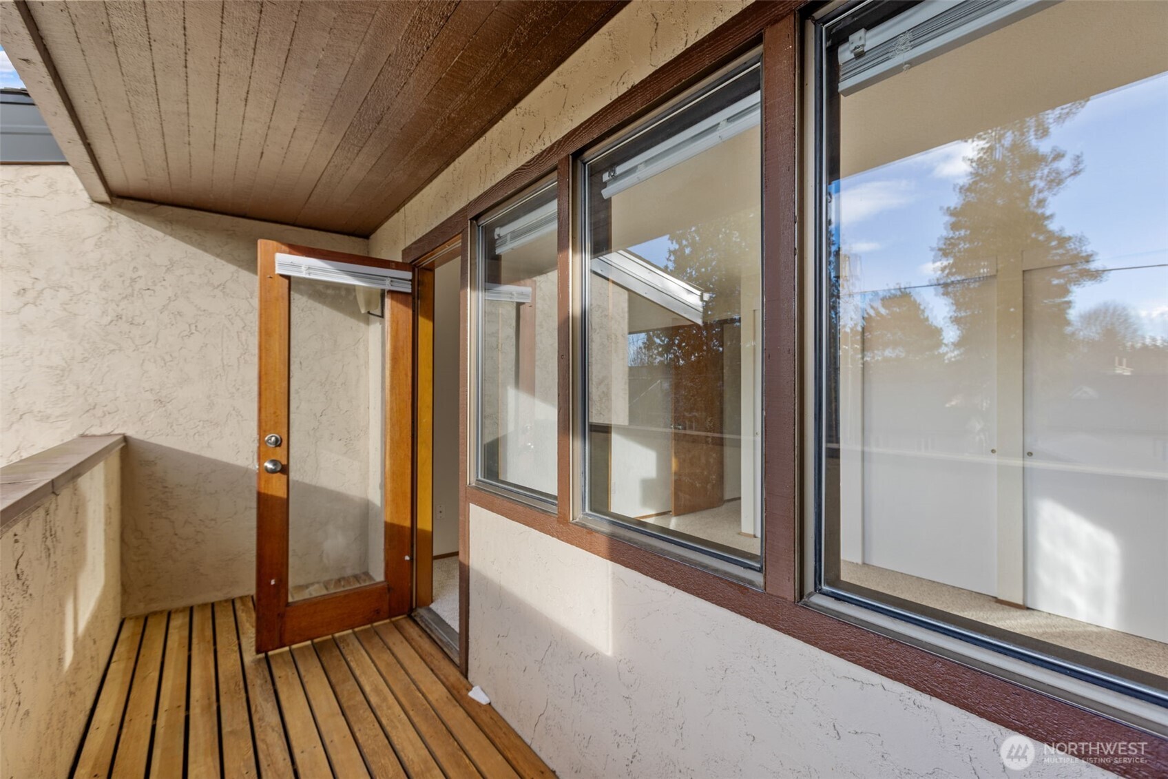 Large stair ways give great access up and down the stairway