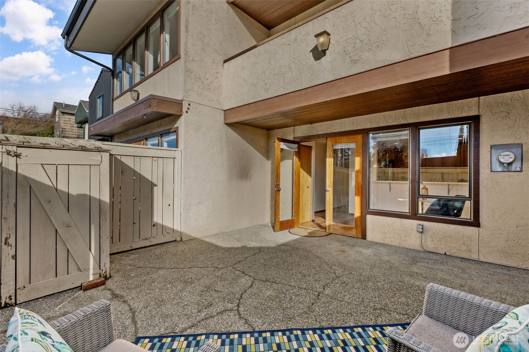 Back gate and parking spots for easy entry