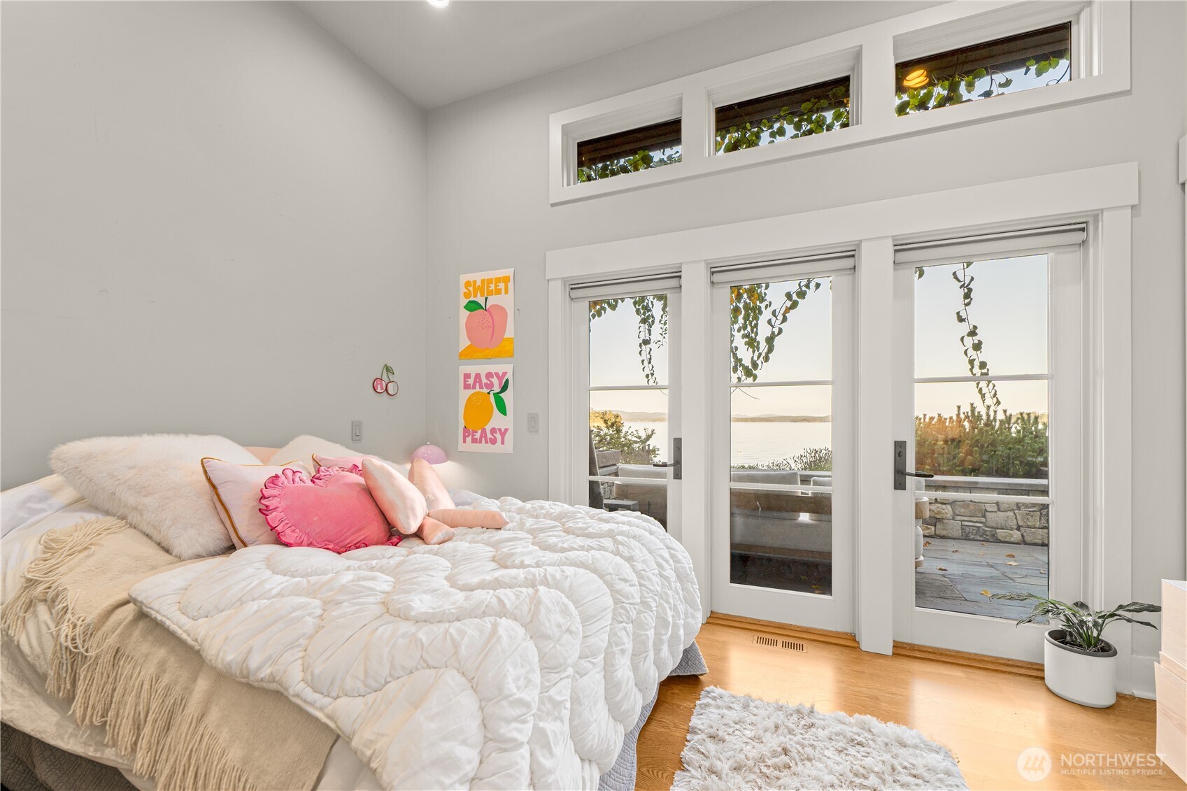 Guest bedroom 2, with bath