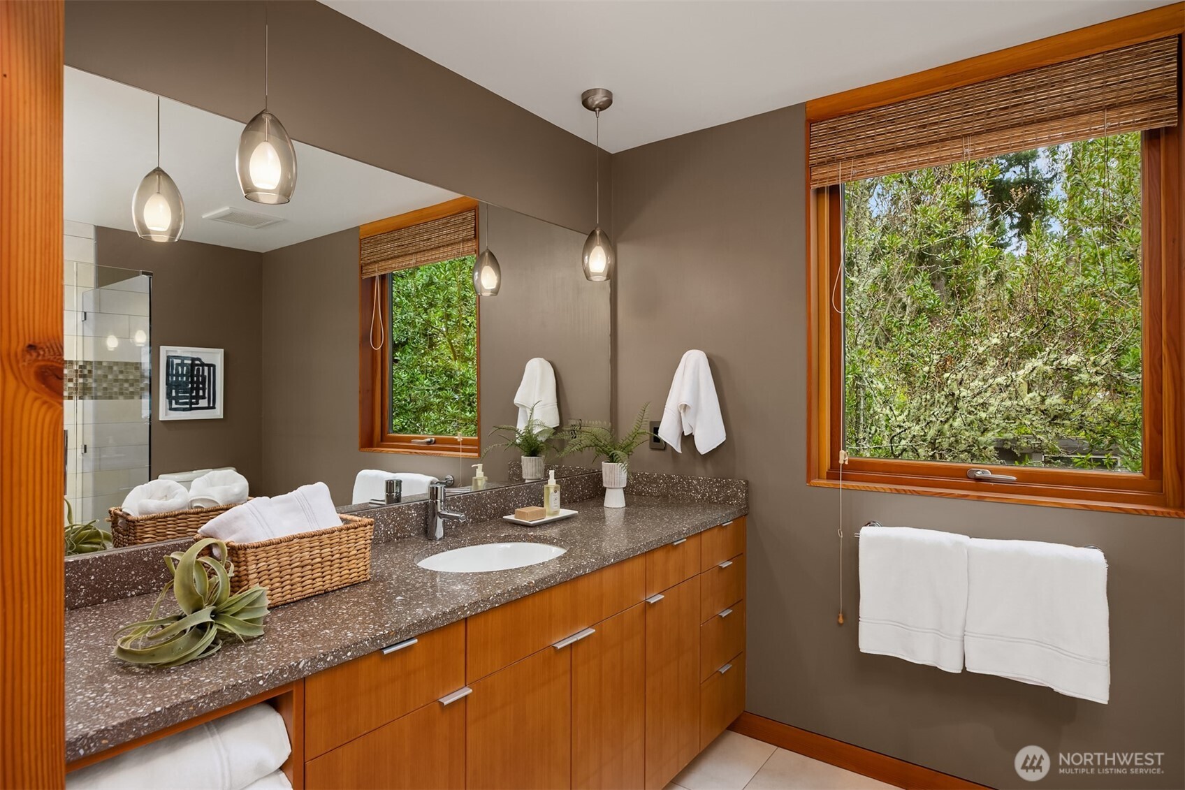 Main house second floor 2nd primary bedroom