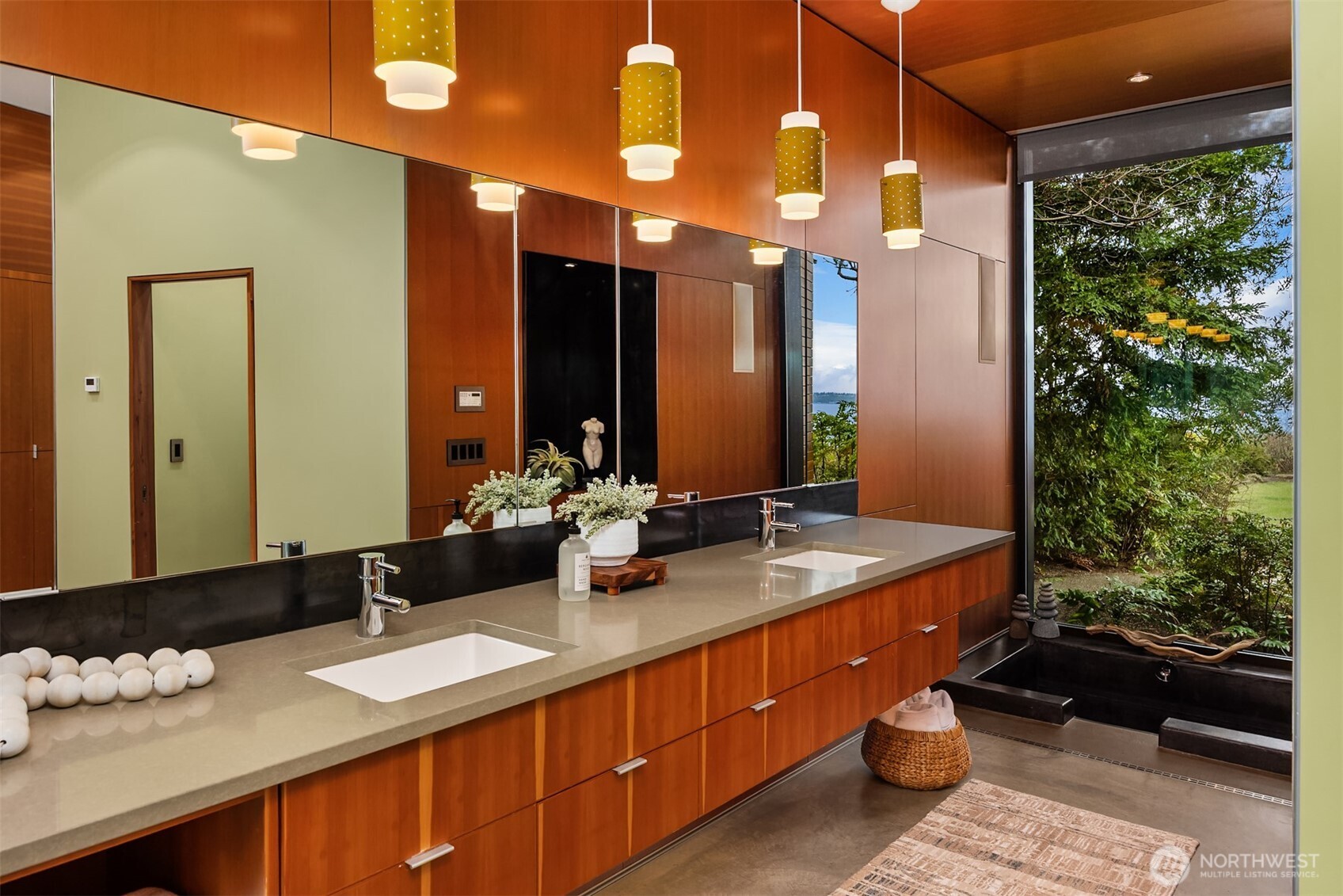 Main house 1st floor primary suite