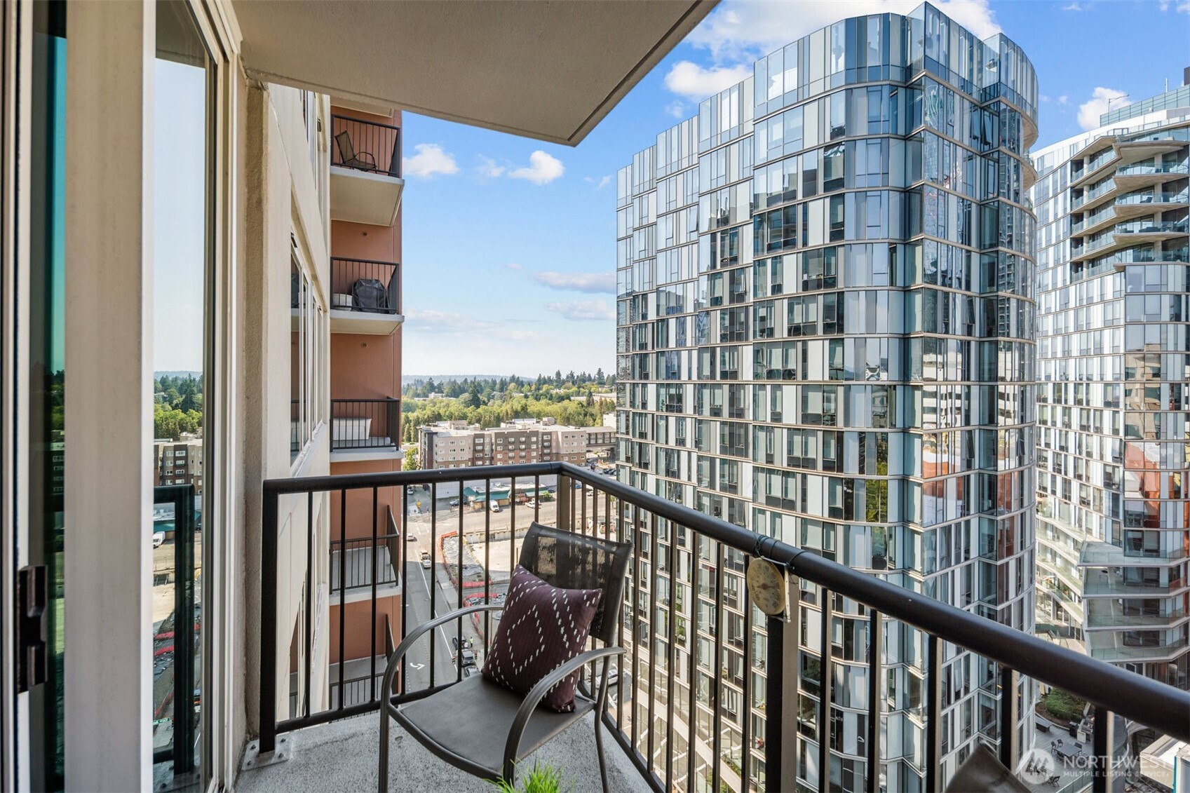 Easy commute from Bellevue Transit Center nearby