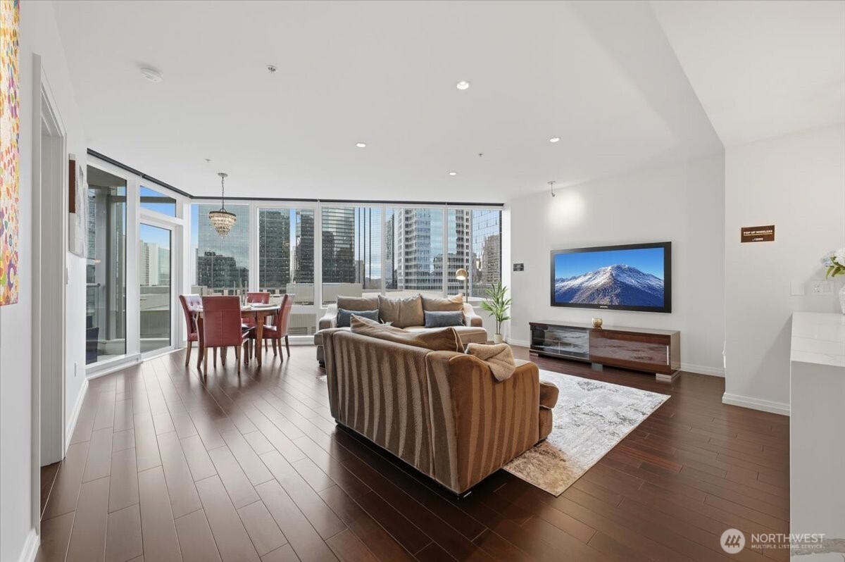 9 Foot ceilings
