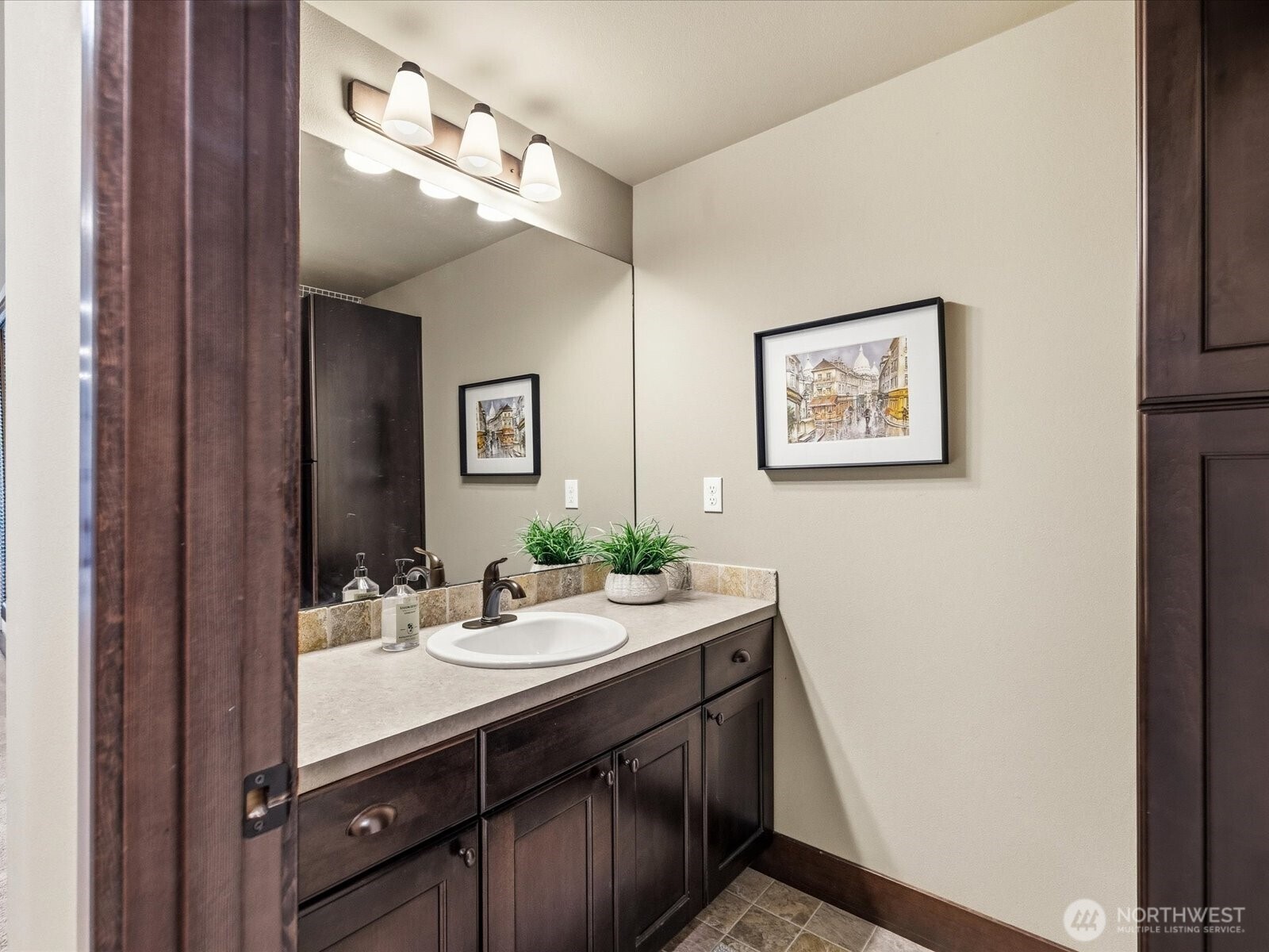 full bathroom downstrairs