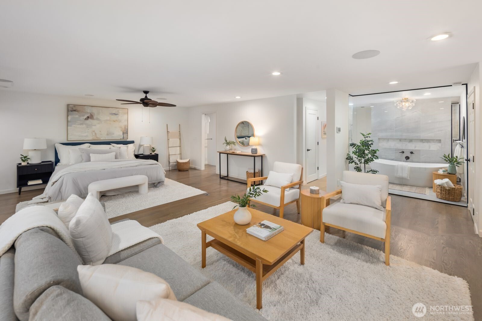 Primary suite with sitting room