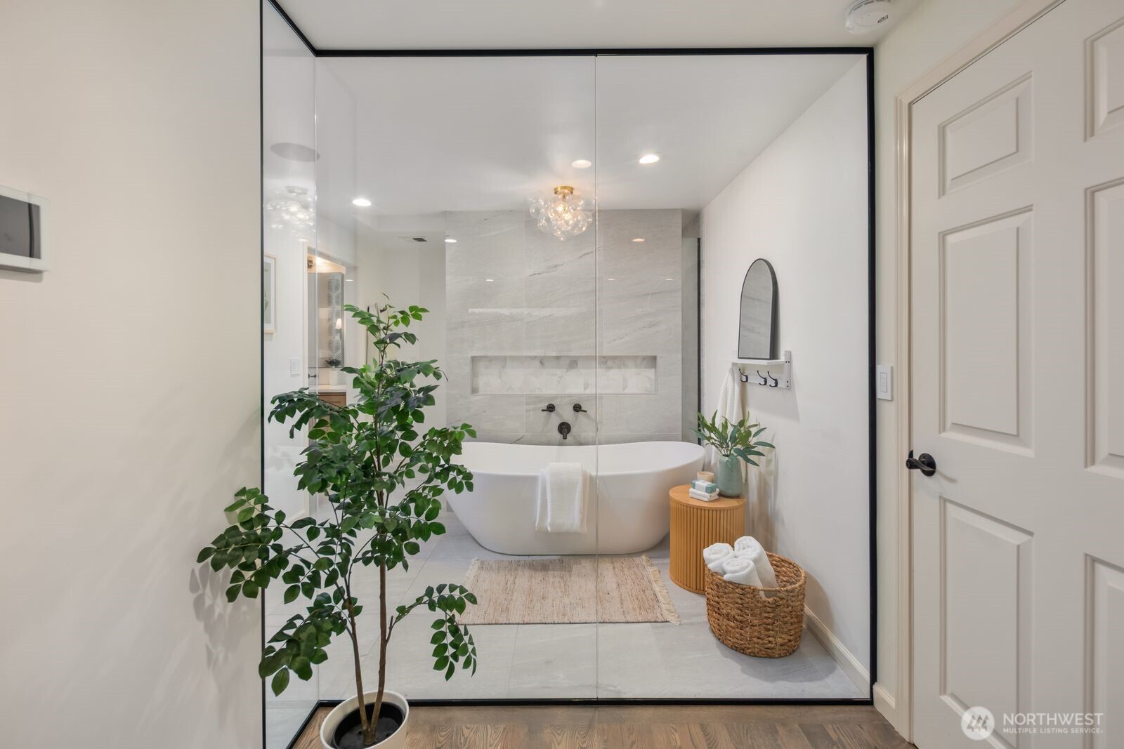 Spa-inspired en suite bathroom