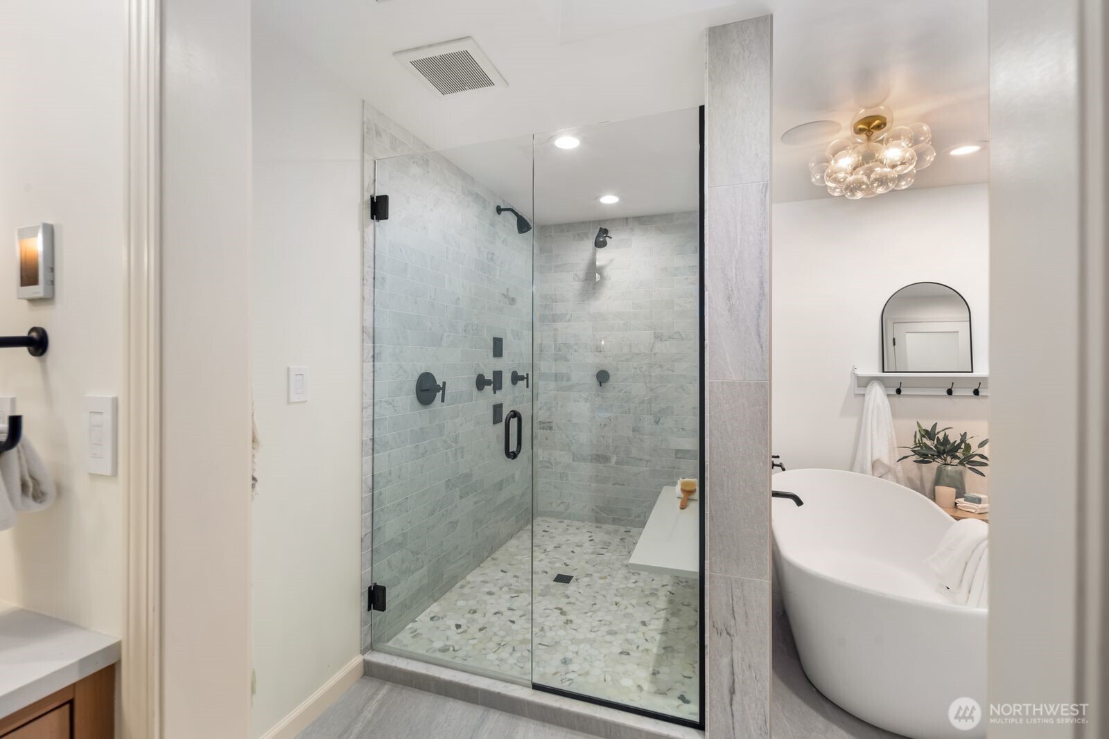 Spa-inspired en suite bathroom