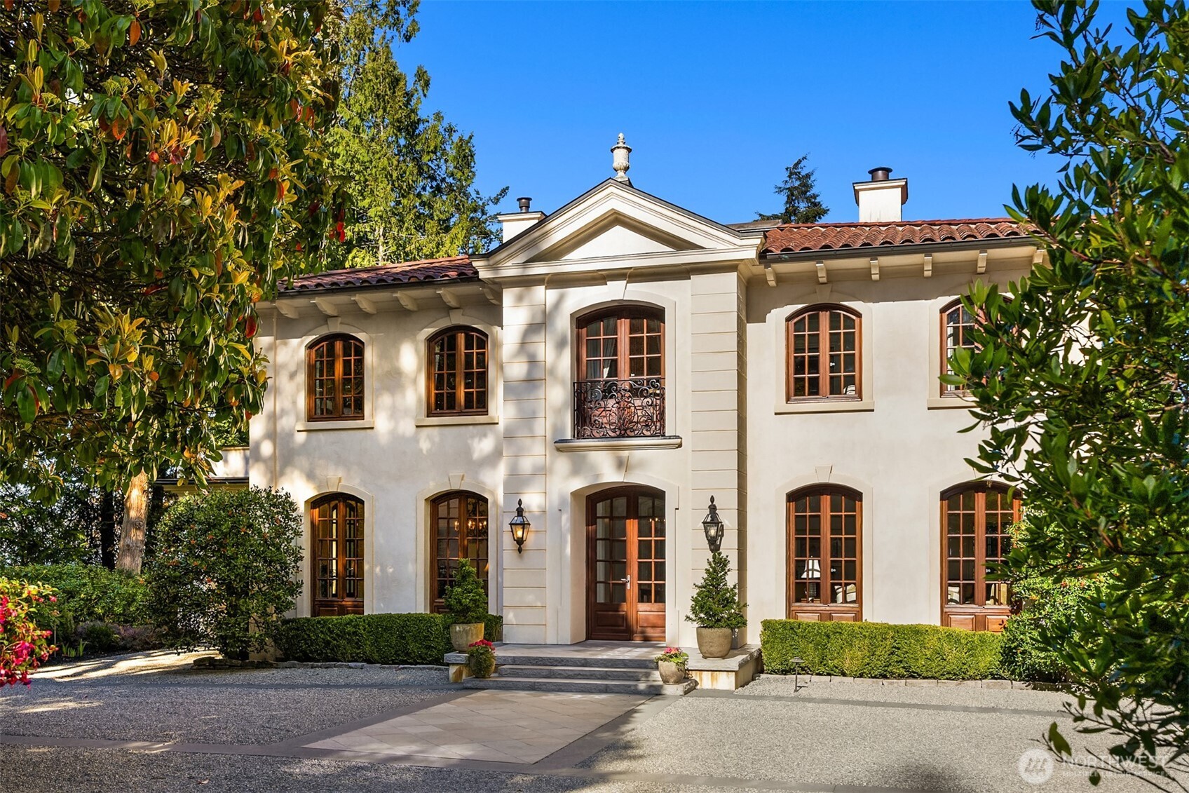 Lovely circular drive in front of house