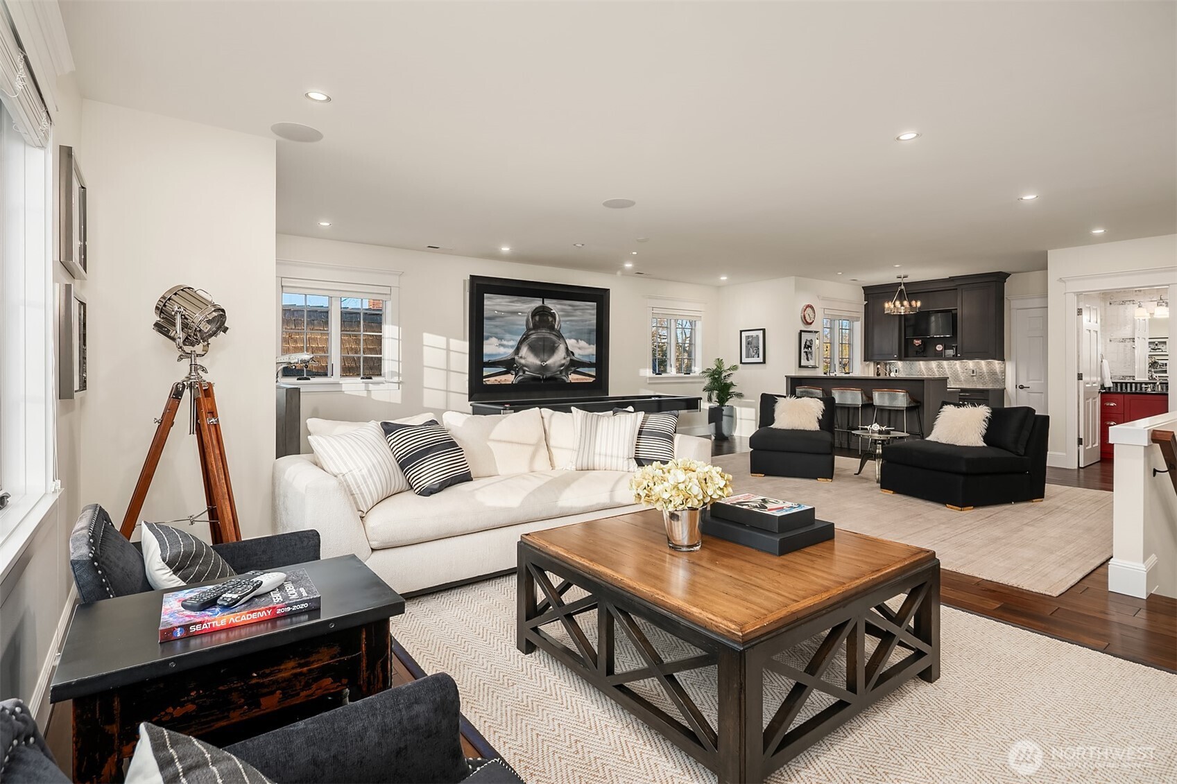 Upper level recreation room