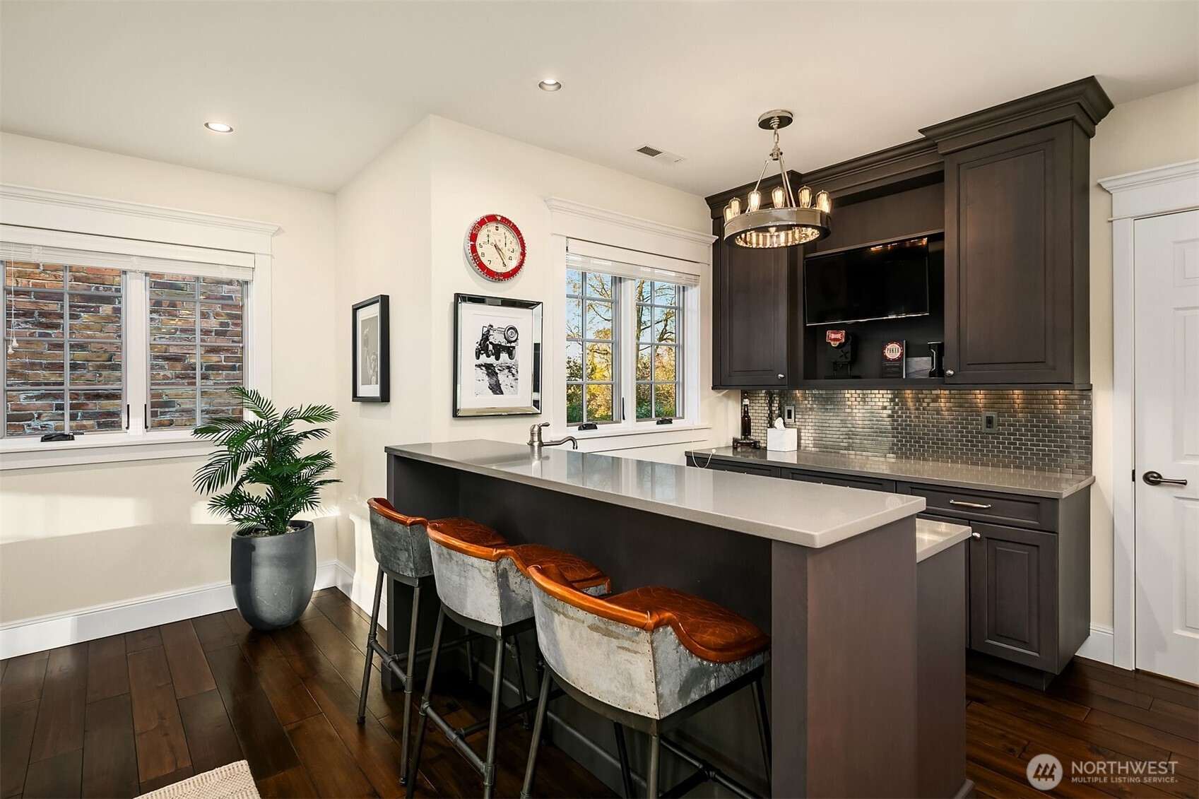 Wet bar in the rec room