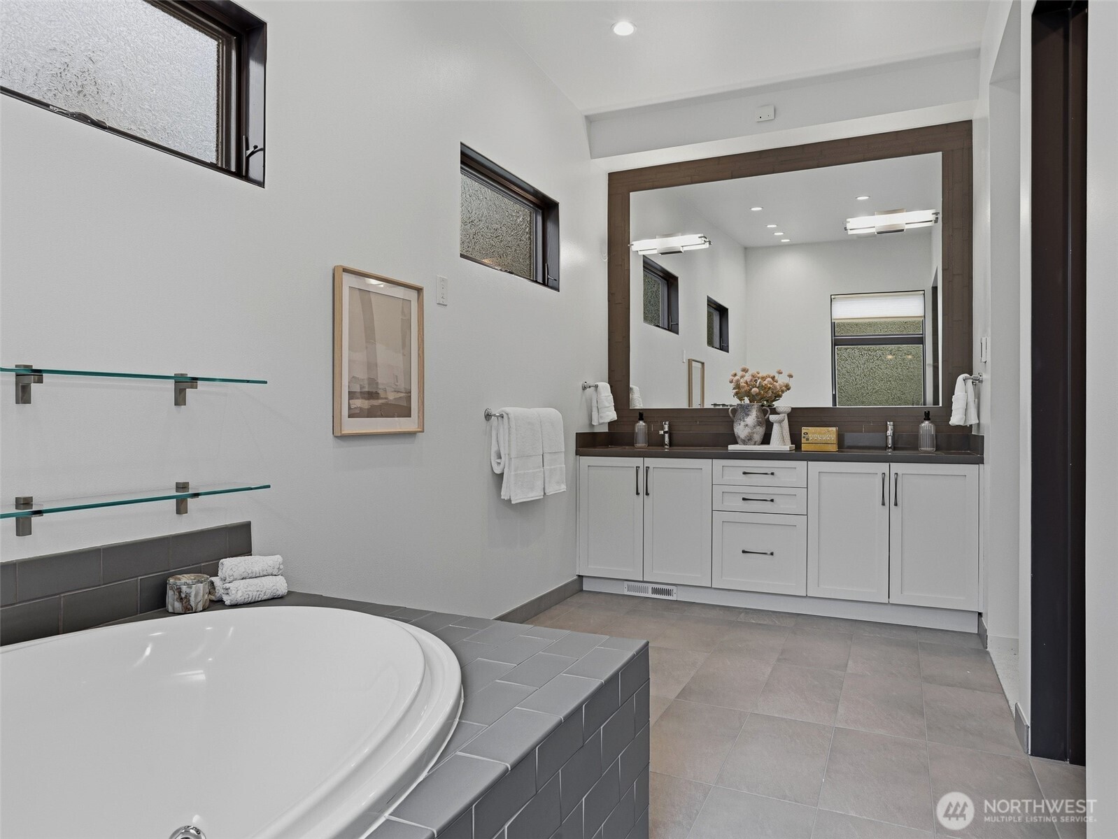 Primary En-Suite Bathroom