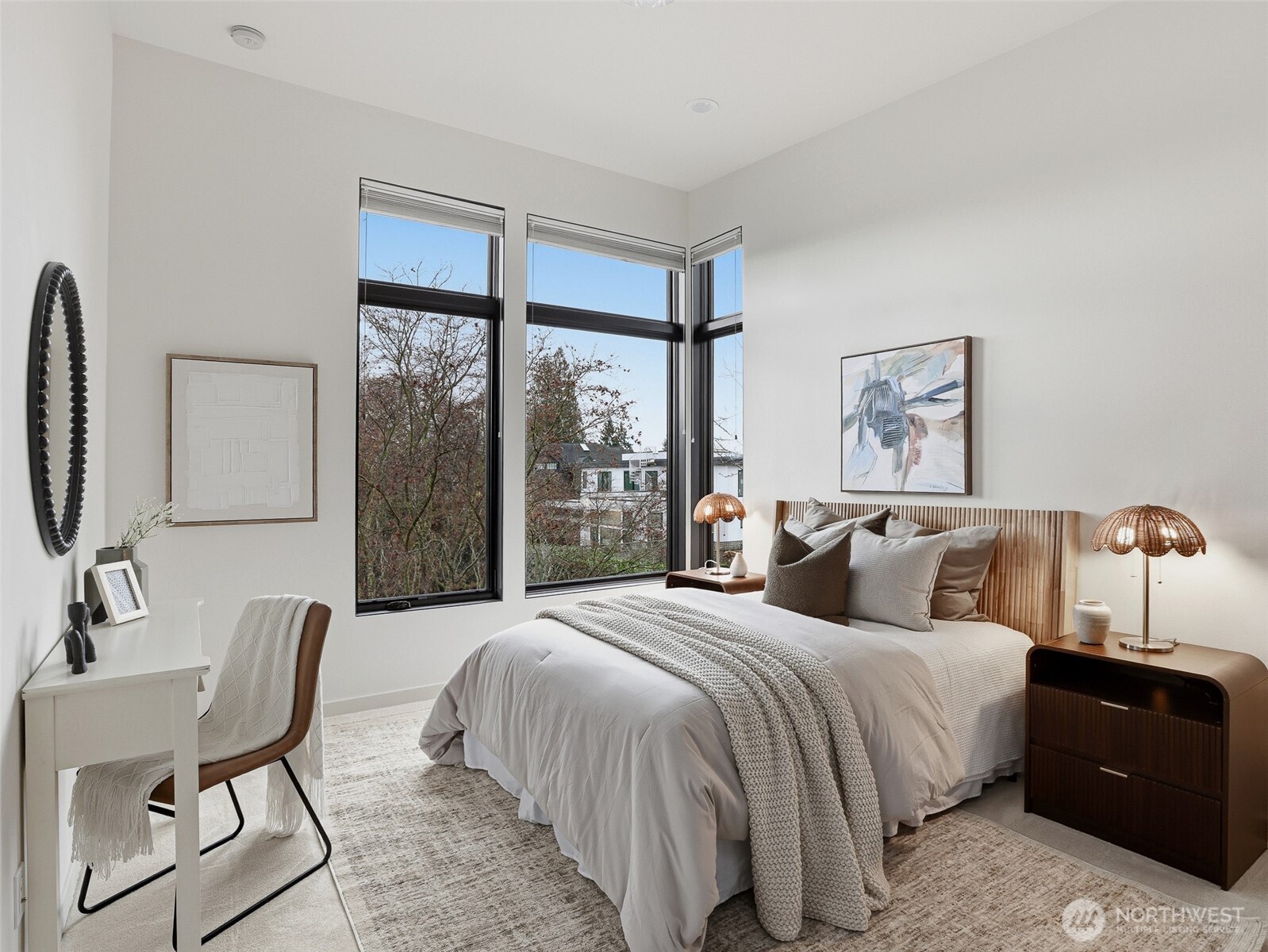 3rd Bedroom w/ en-suite bathroom